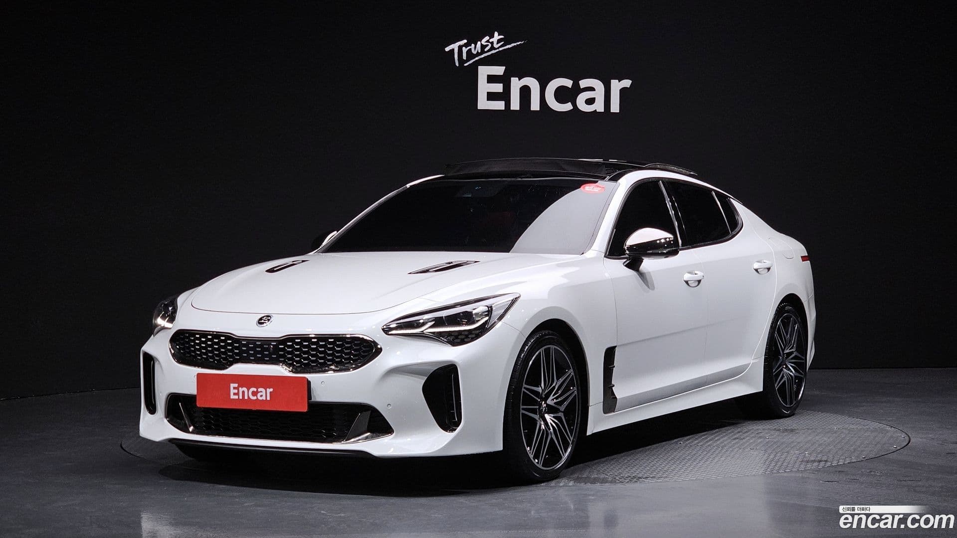 Main__Slider__Photo:Stinger Kia 2017.5-0