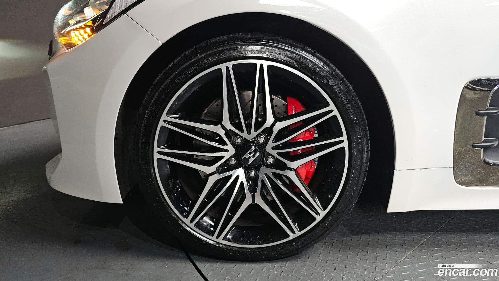 Main__Slider__Photo:Stinger Kia 2017.5-4