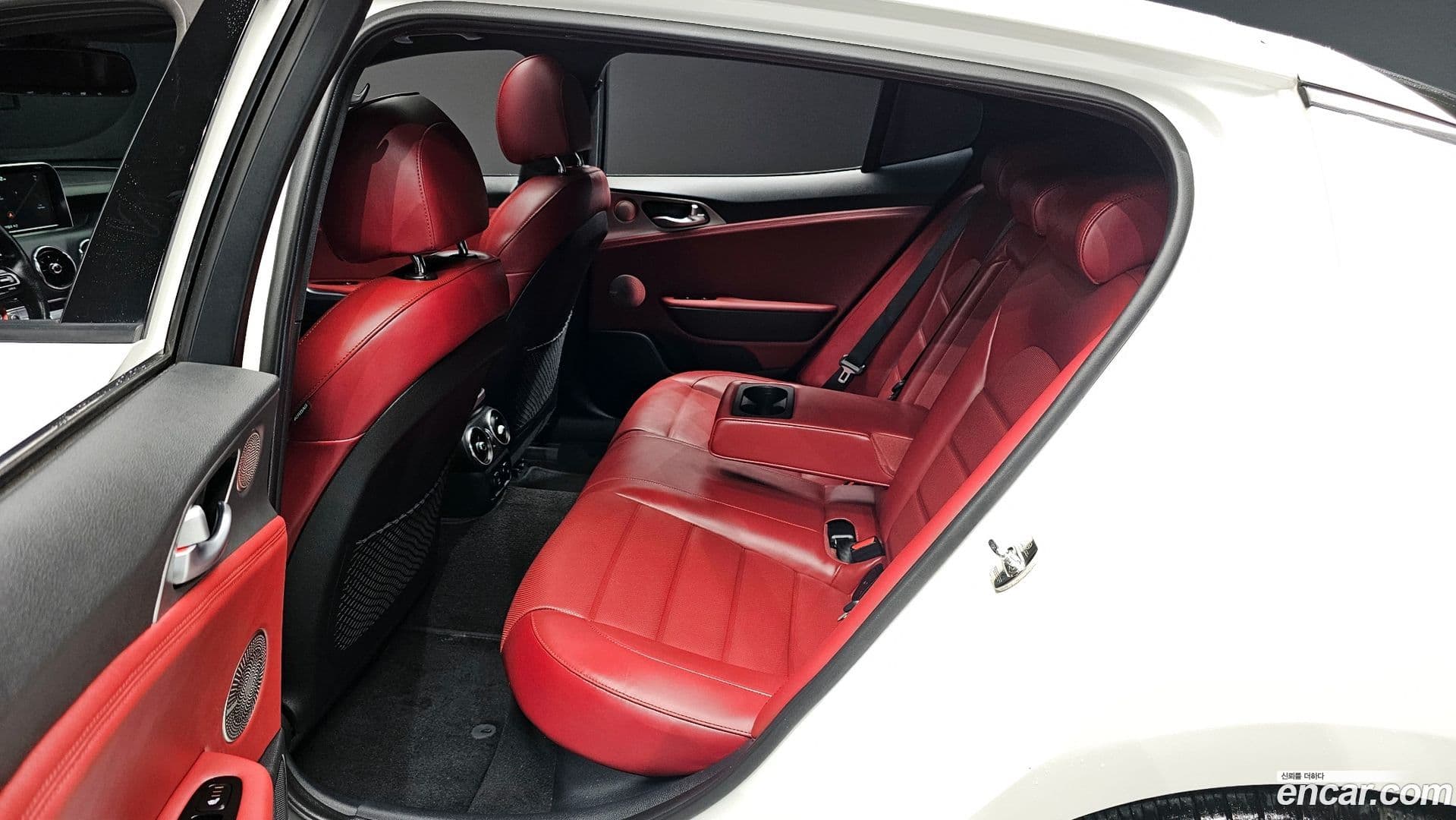 Main__Slider__Photo:Stinger Kia 2017.5-11