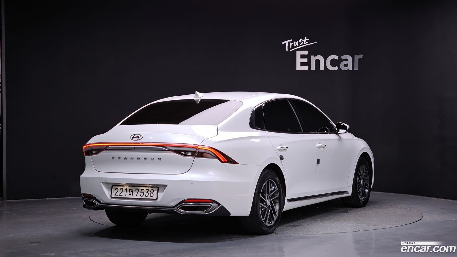 Main__Slider__Photo:Grandeur Hyundai 2022.4-1