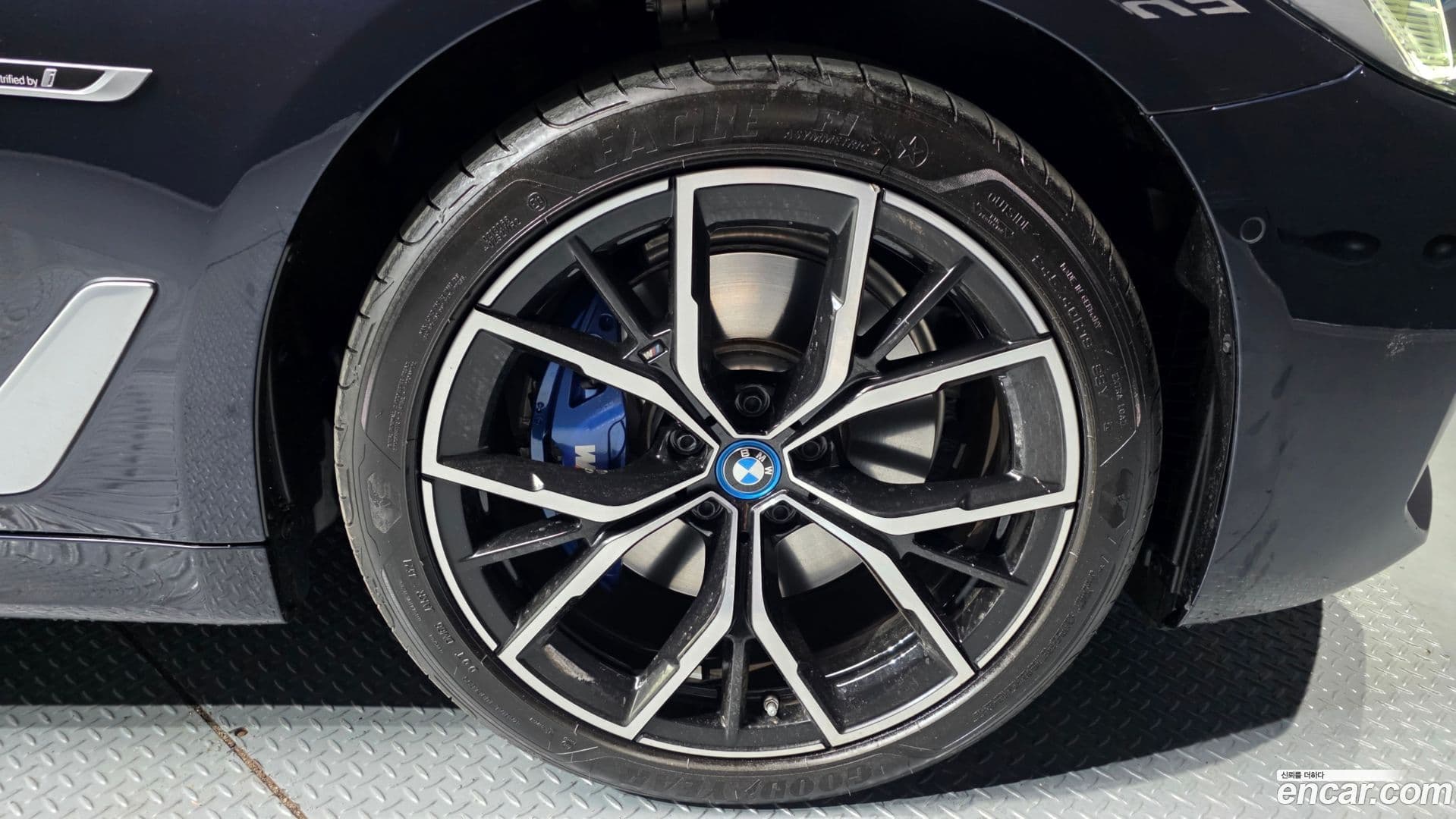 Main__Slider__Photo:5-Series BMW 2022.1-4