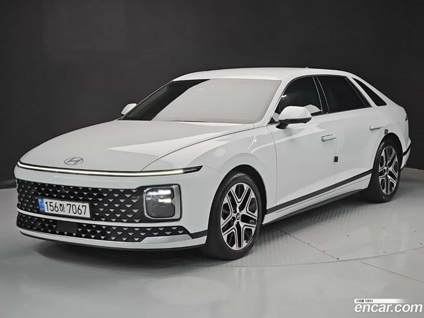 Grandeur Hyundai 2023.0-OUTER-001