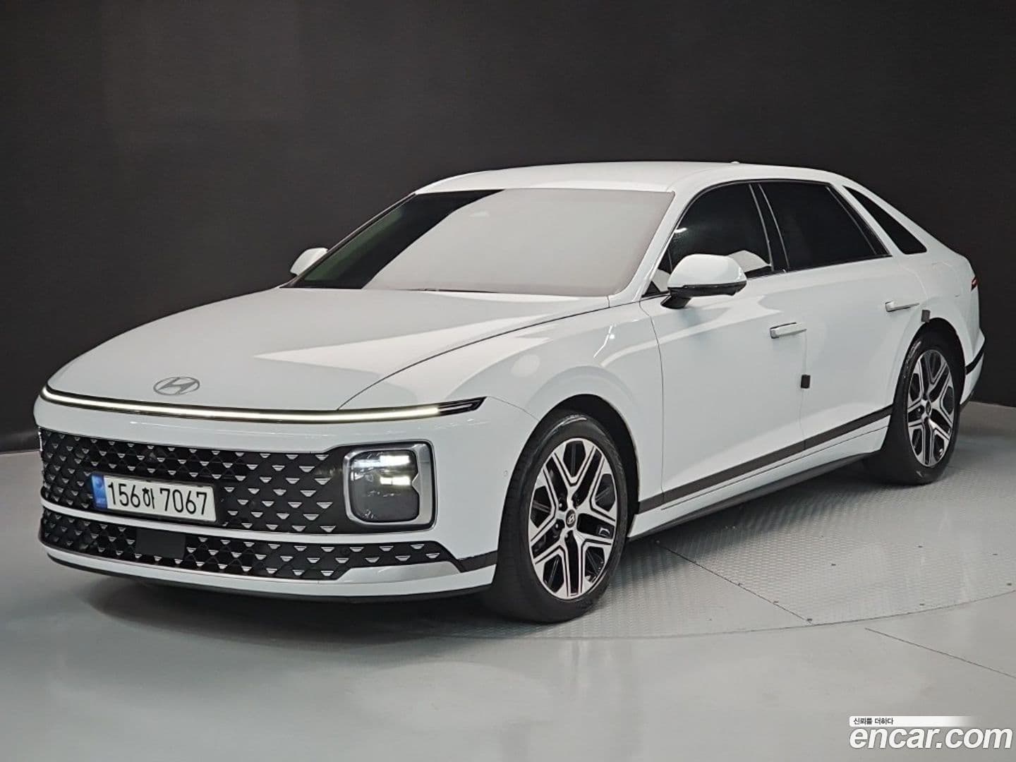 Main__Slider__Photo:Grandeur Hyundai 2023.0-0