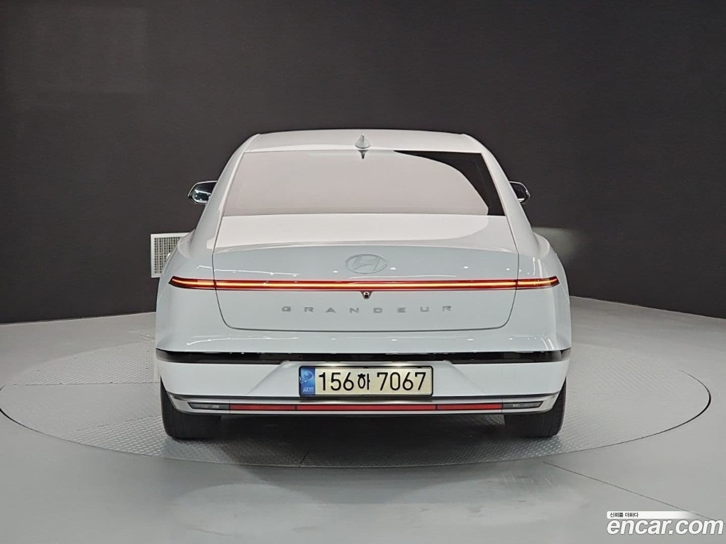 Main__Slider__Photo:Grandeur Hyundai 2023.0-3