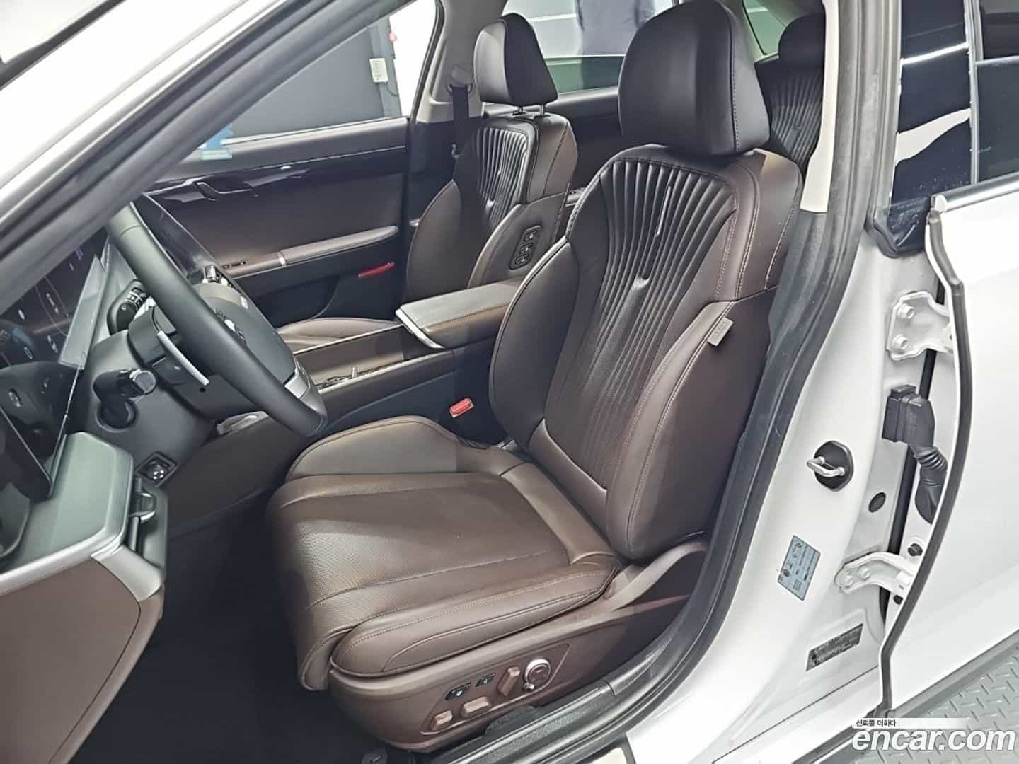 Grandeur Hyundai 2023.0-INNER-010