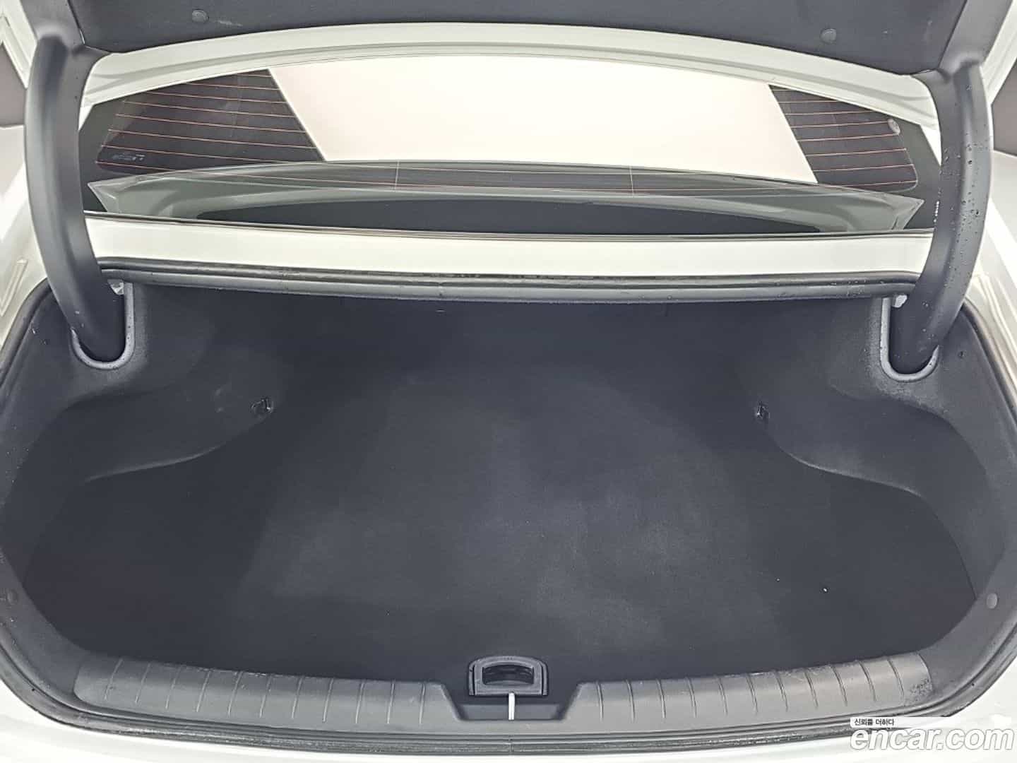 Grandeur Hyundai 2023.0-OPTION-023