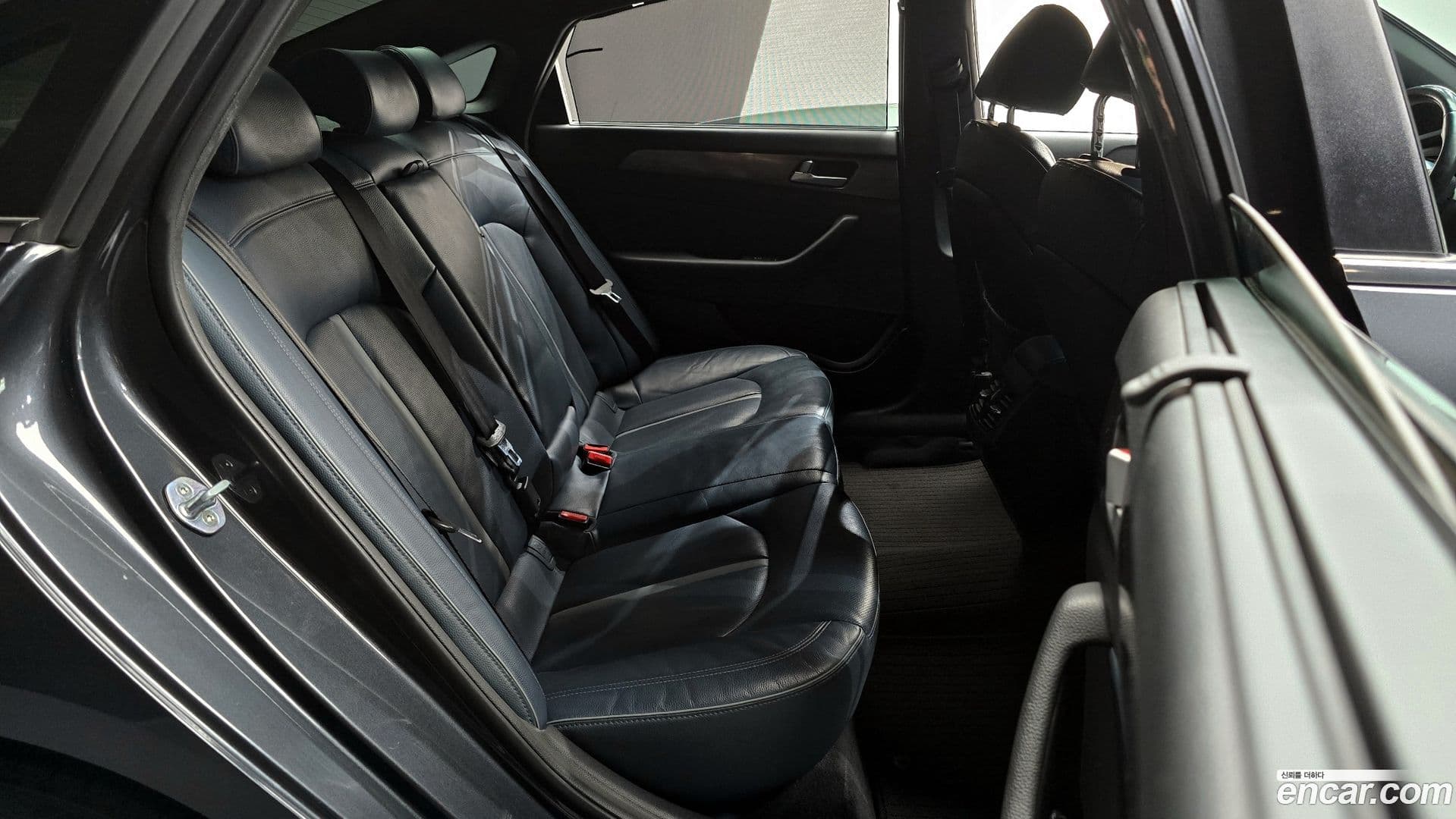 Main__Slider__Photo:Sonata Hyundai 2018.1-11