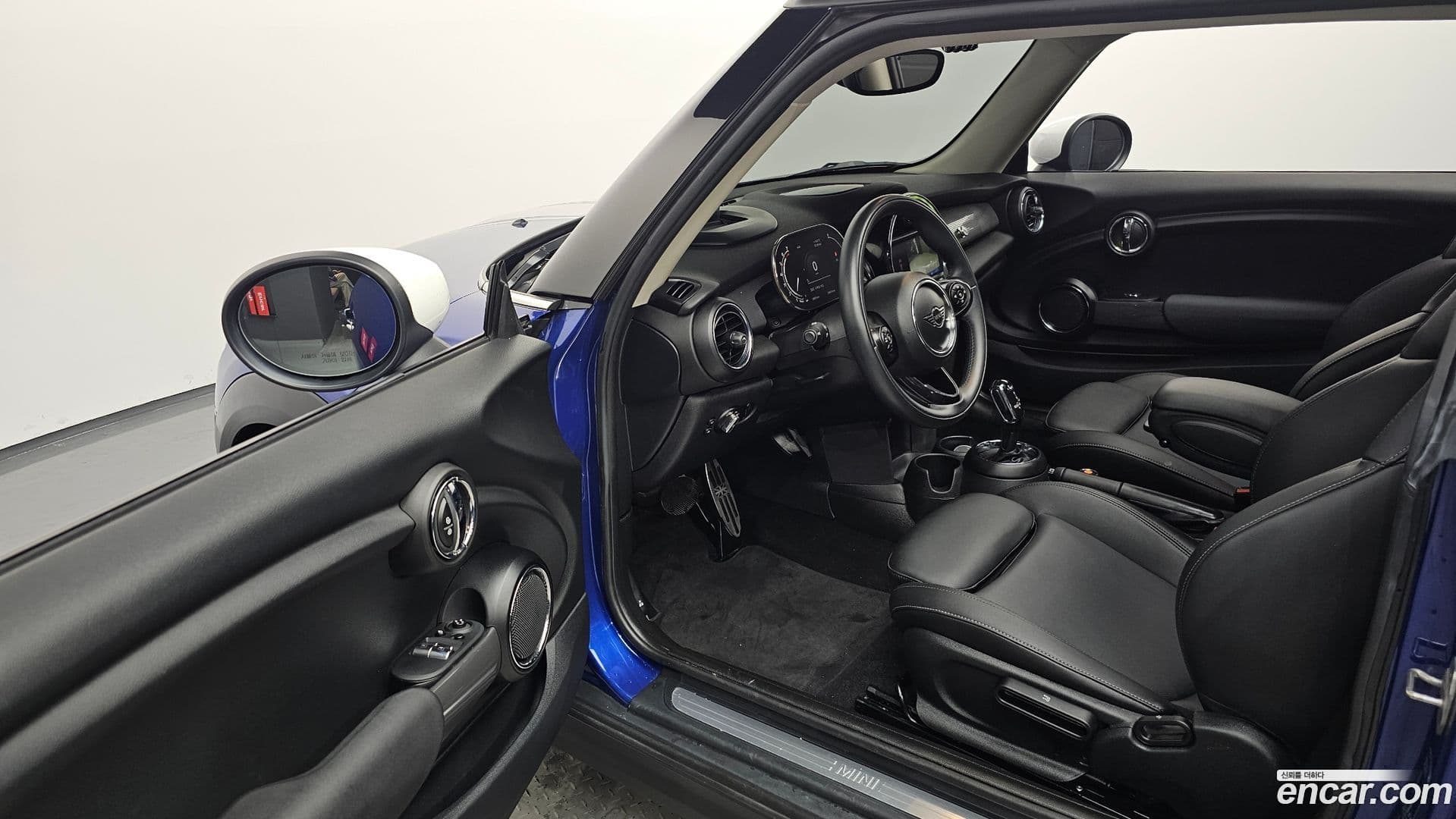 Main__Slider__Photo:Cooper Mini 2021.6-9