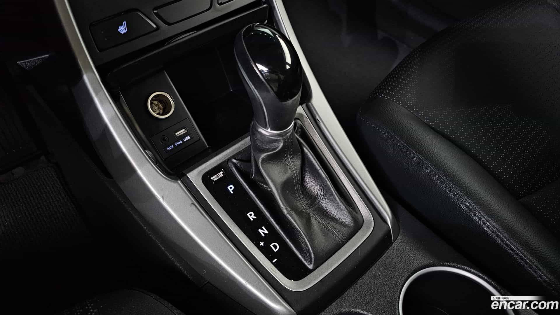 AVANTE Hyundai 2014.1-INNER-009