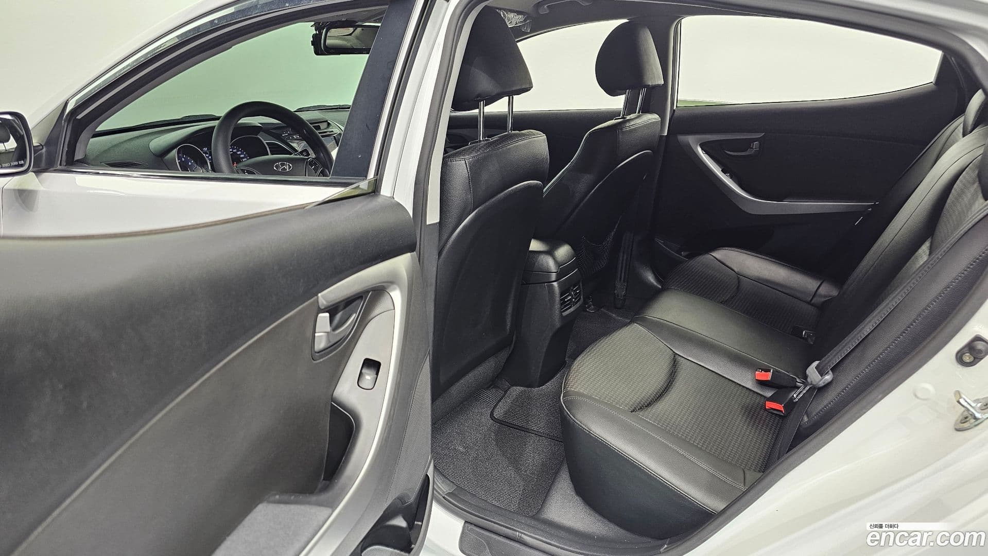 Main__Slider__Photo:AVANTE Hyundai 2014.1-10