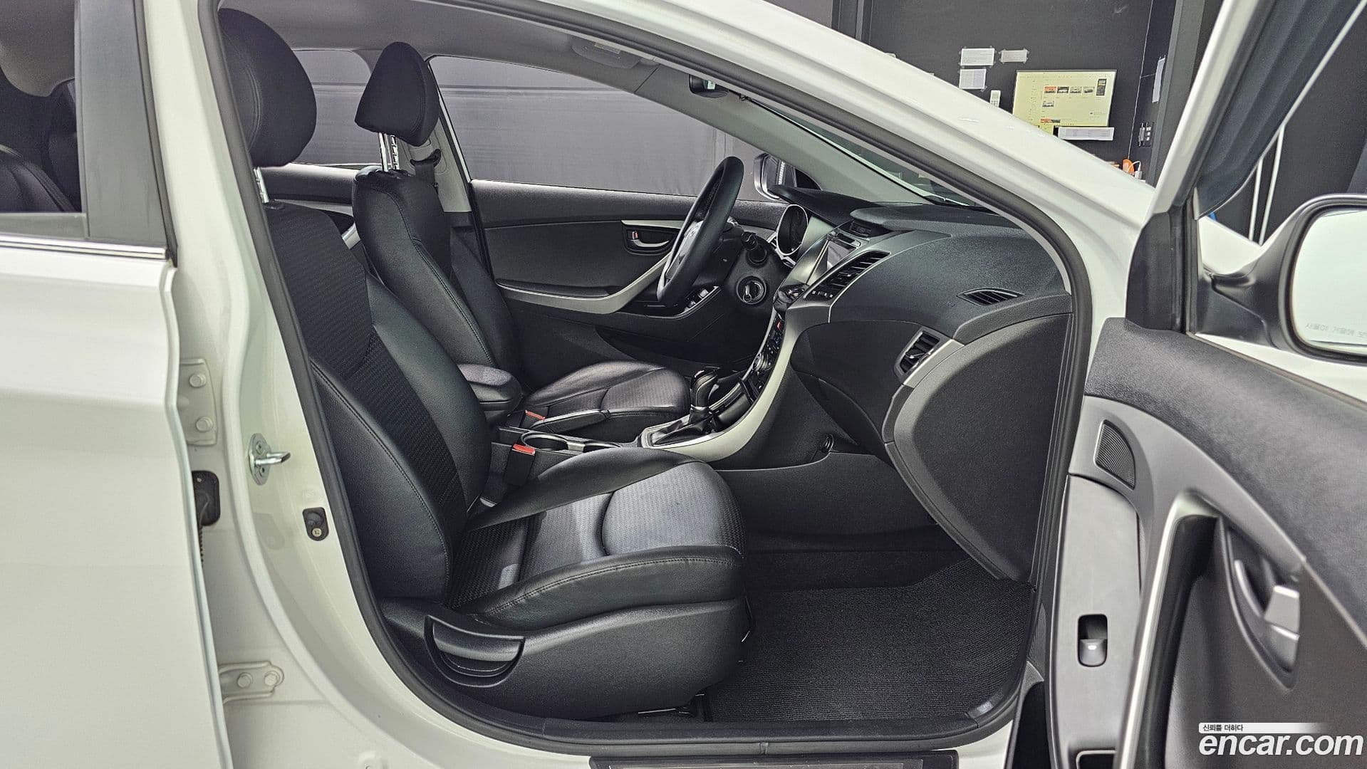 Main__Slider__Photo:AVANTE Hyundai 2014.1-11