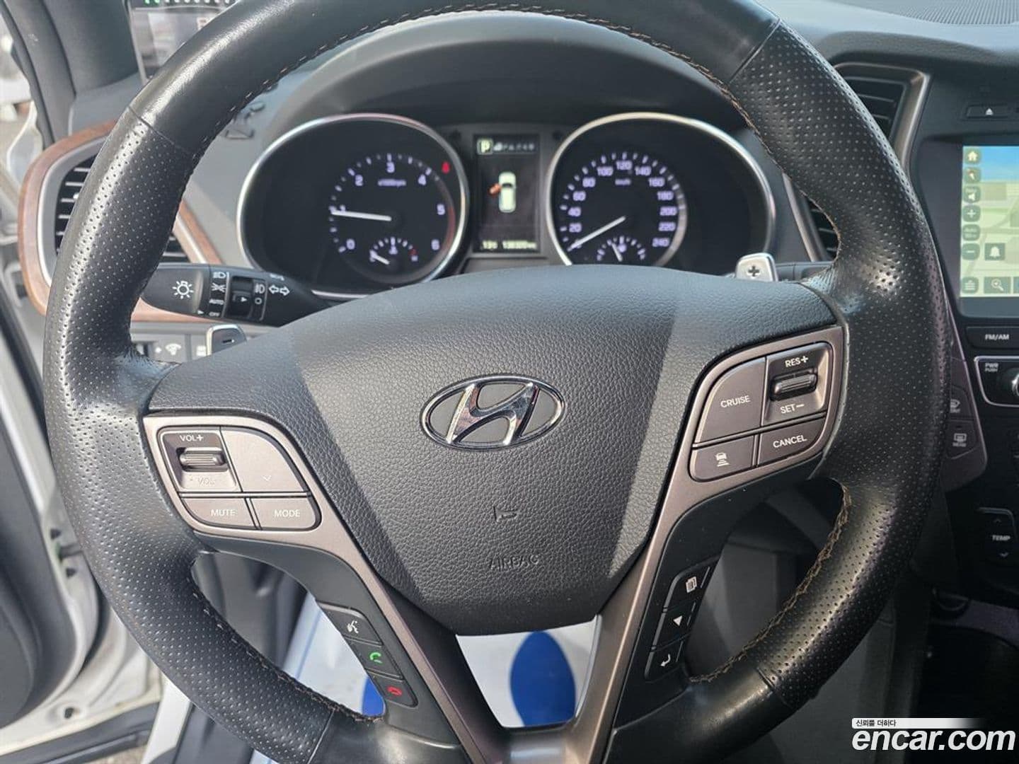 Main__Slider__Photo:Santafe Hyundai 2017.7-5