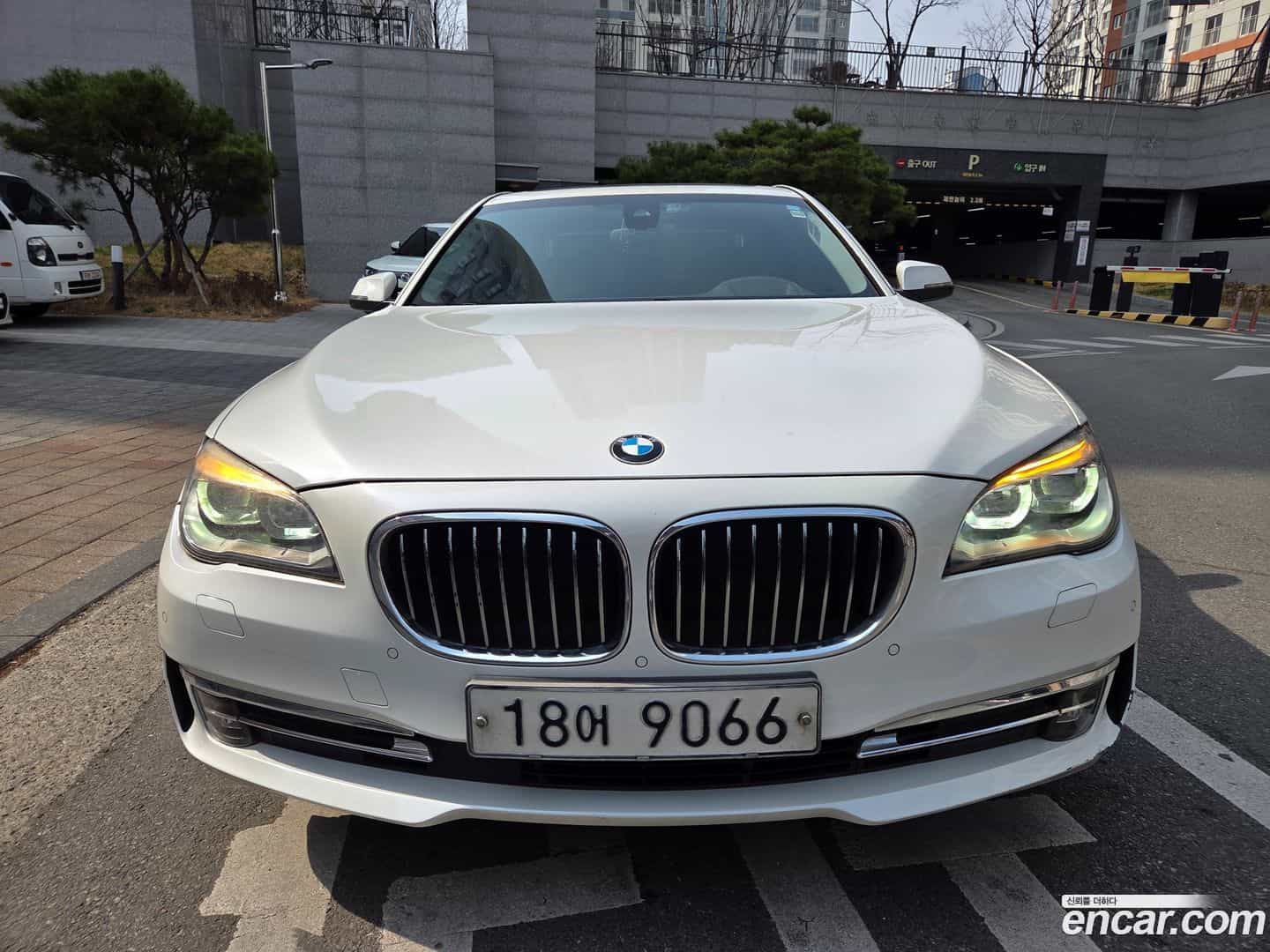 7-Series BMW 2013.4-OUTER-001