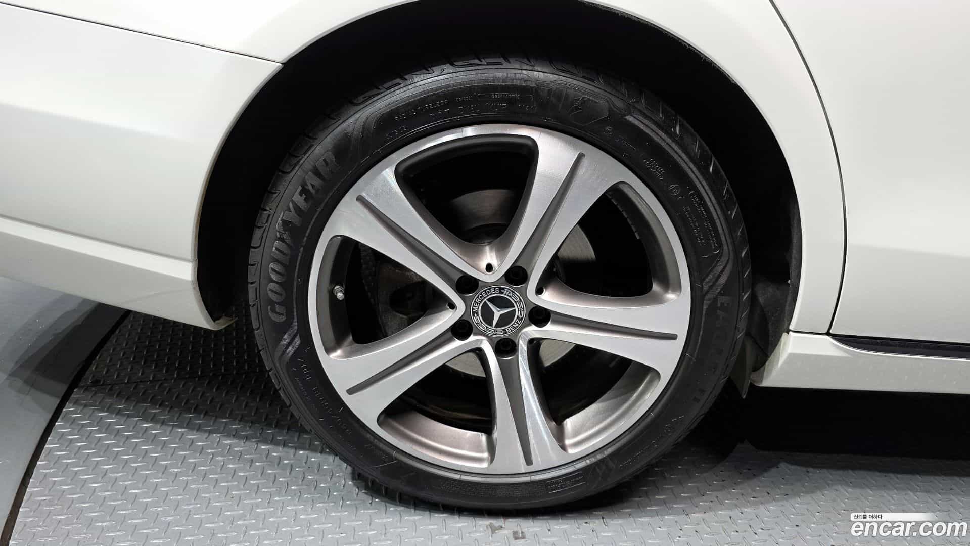 E-Class Mercedes-Benz 2017.6-OUTER-005