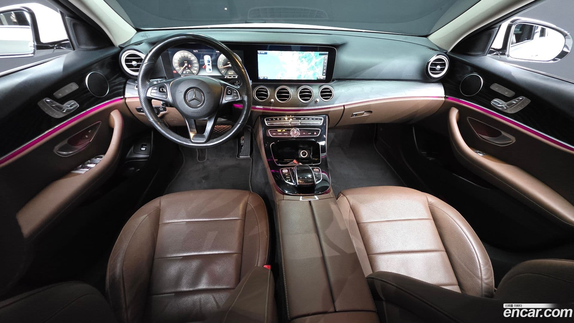 Main__Slider__Photo:E-Class Mercedes-Benz 2017.6-6