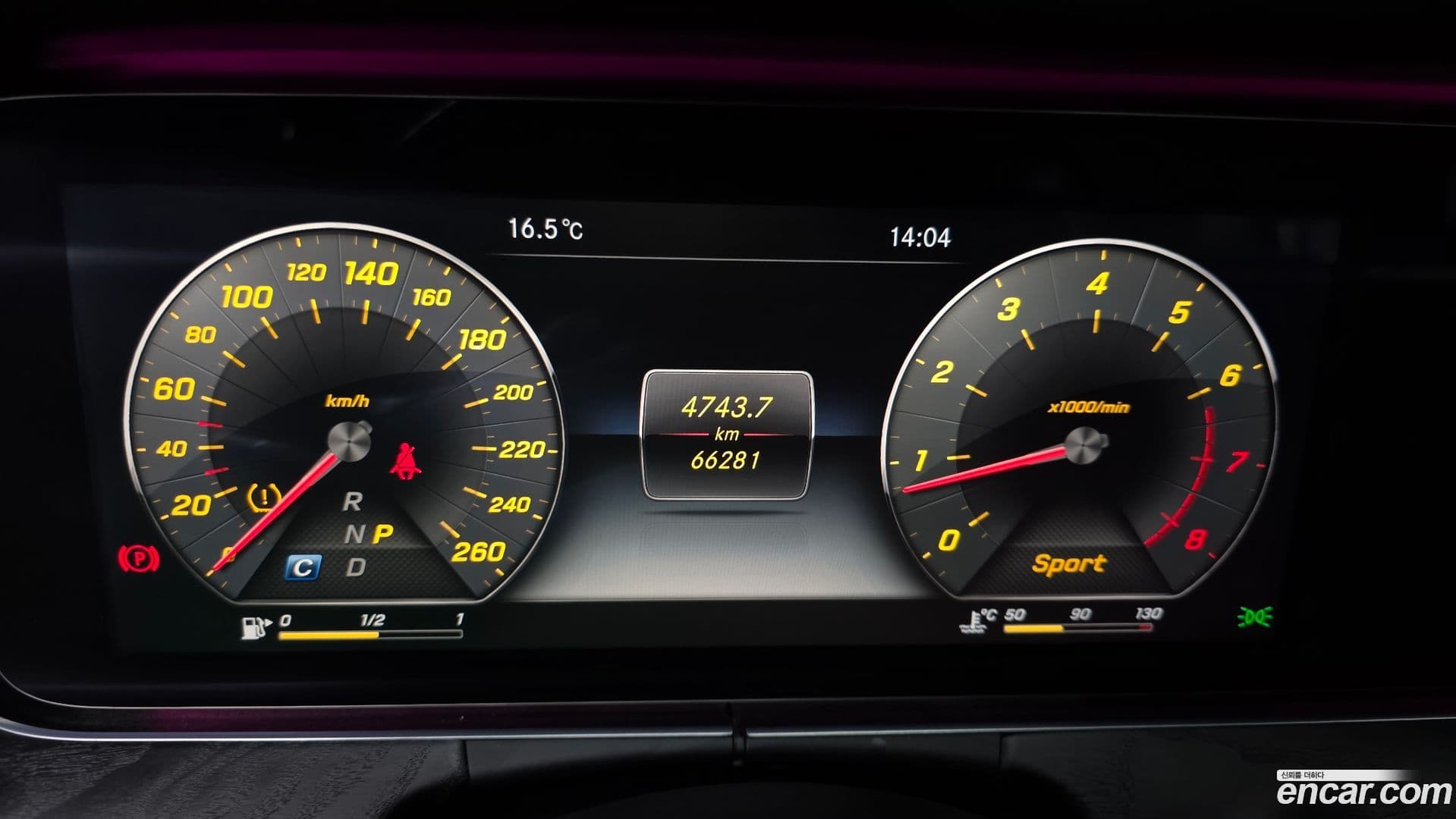 Main__Slider__Photo:E-Class Mercedes-Benz 2017.6-7