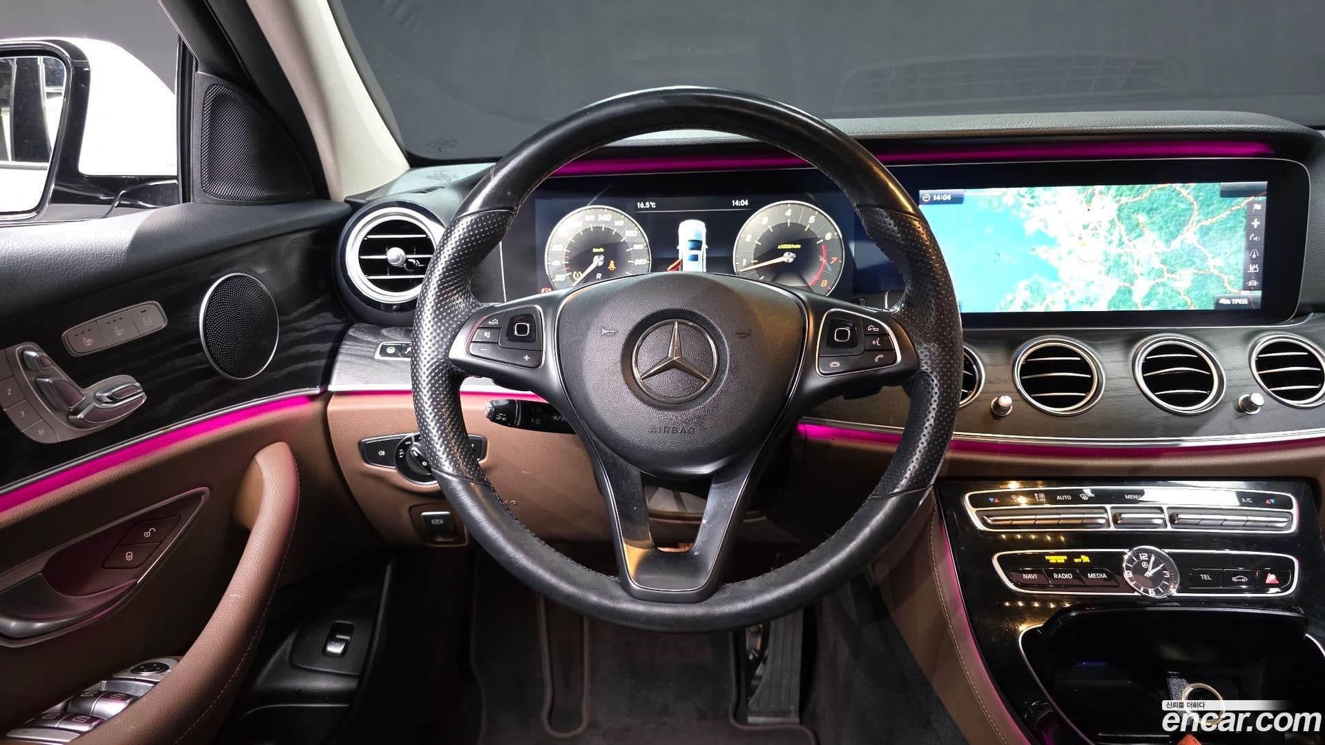 Main__Slider__Photo:E-Class Mercedes-Benz 2017.6-12