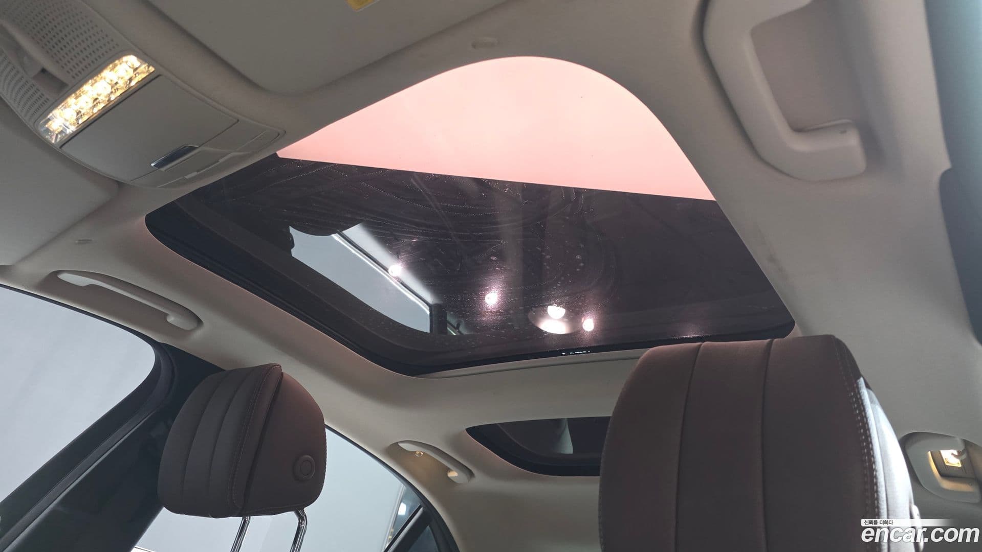 Main__Slider__Photo:E-Class Mercedes-Benz 2017.6-18