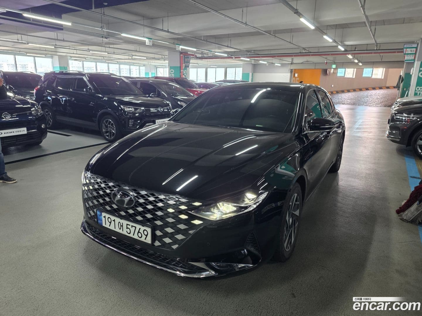 Main__Slider__Photo:Grandeur Hyundai 2021.3-1