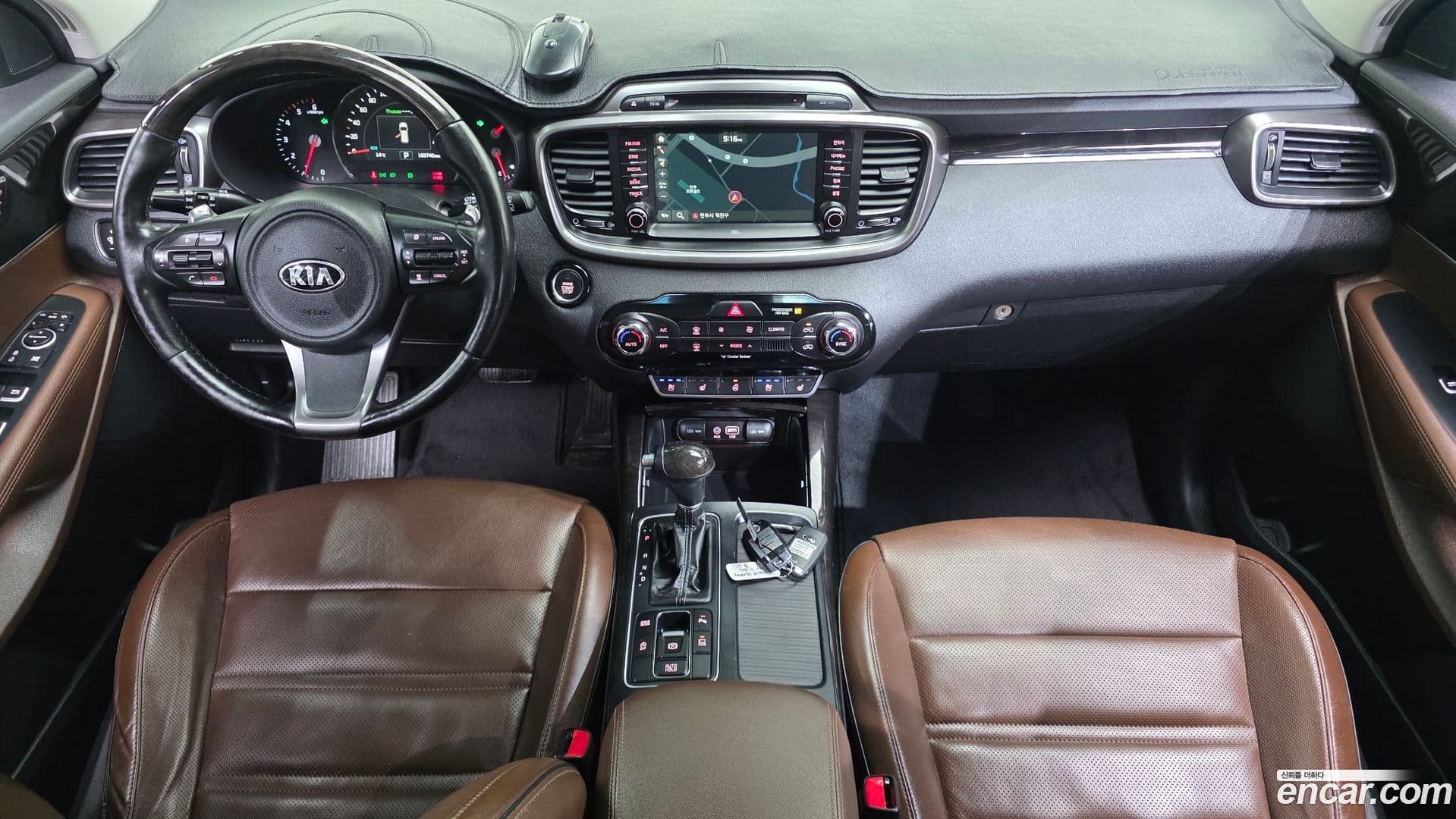 Main__Slider__Photo:Sorento Kia 2016.3-6