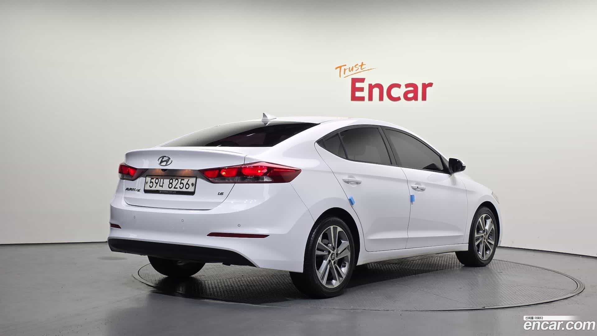 AVANTE Hyundai 2017.9-OUTER-002