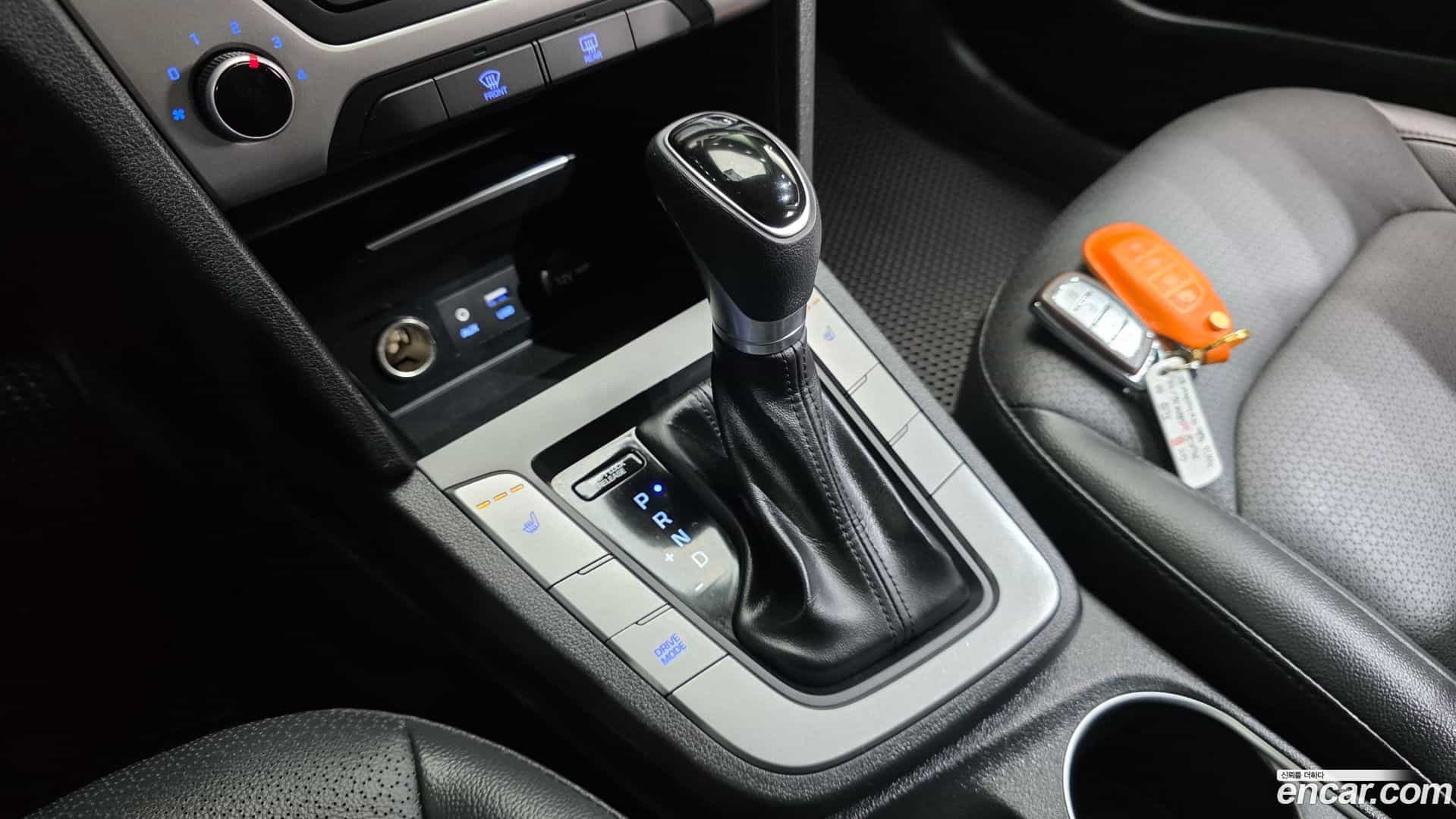 AVANTE Hyundai 2017.9-INNER-009