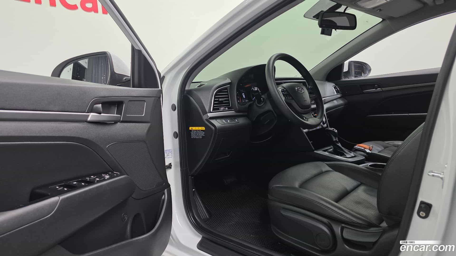 AVANTE Hyundai 2017.9-OPTION-015