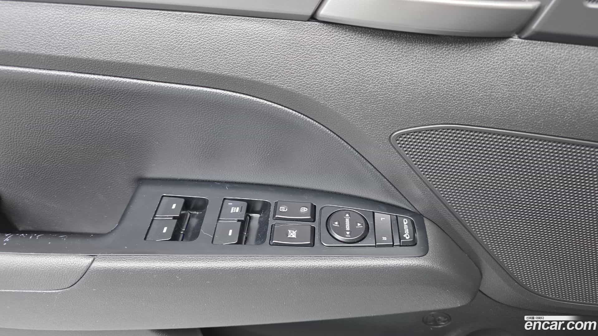 AVANTE Hyundai 2017.9-OPTION-016