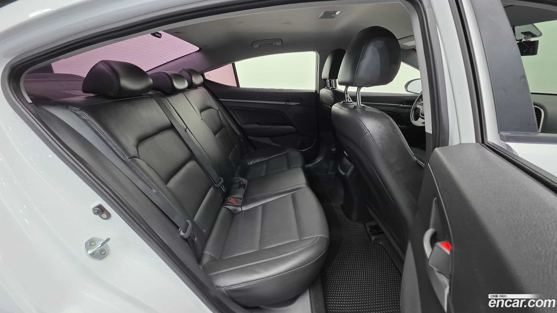 AVANTE Hyundai 2017.9-OPTION-023