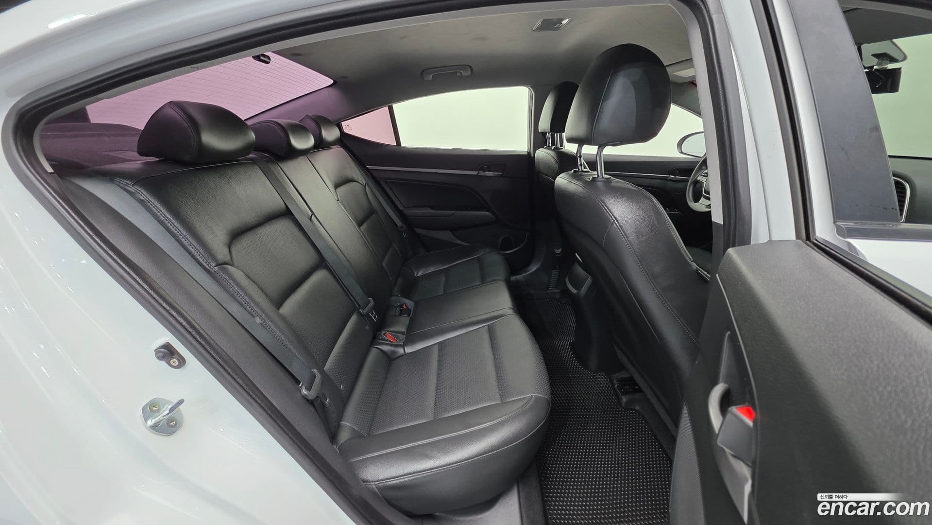 Main__Slider__Photo:AVANTE Hyundai 2017.9-18