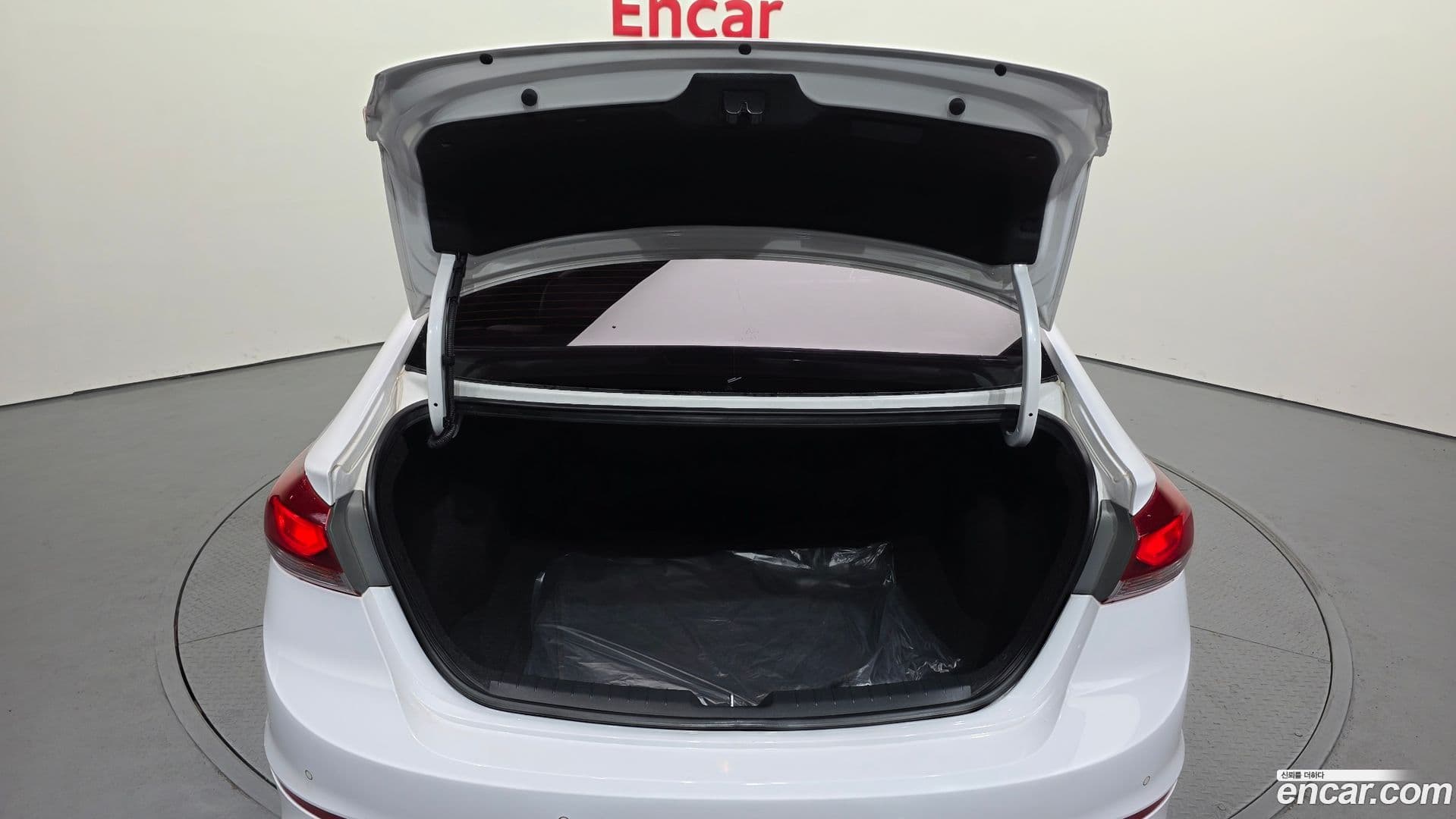 Main__Slider__Photo:AVANTE Hyundai 2017.9-19