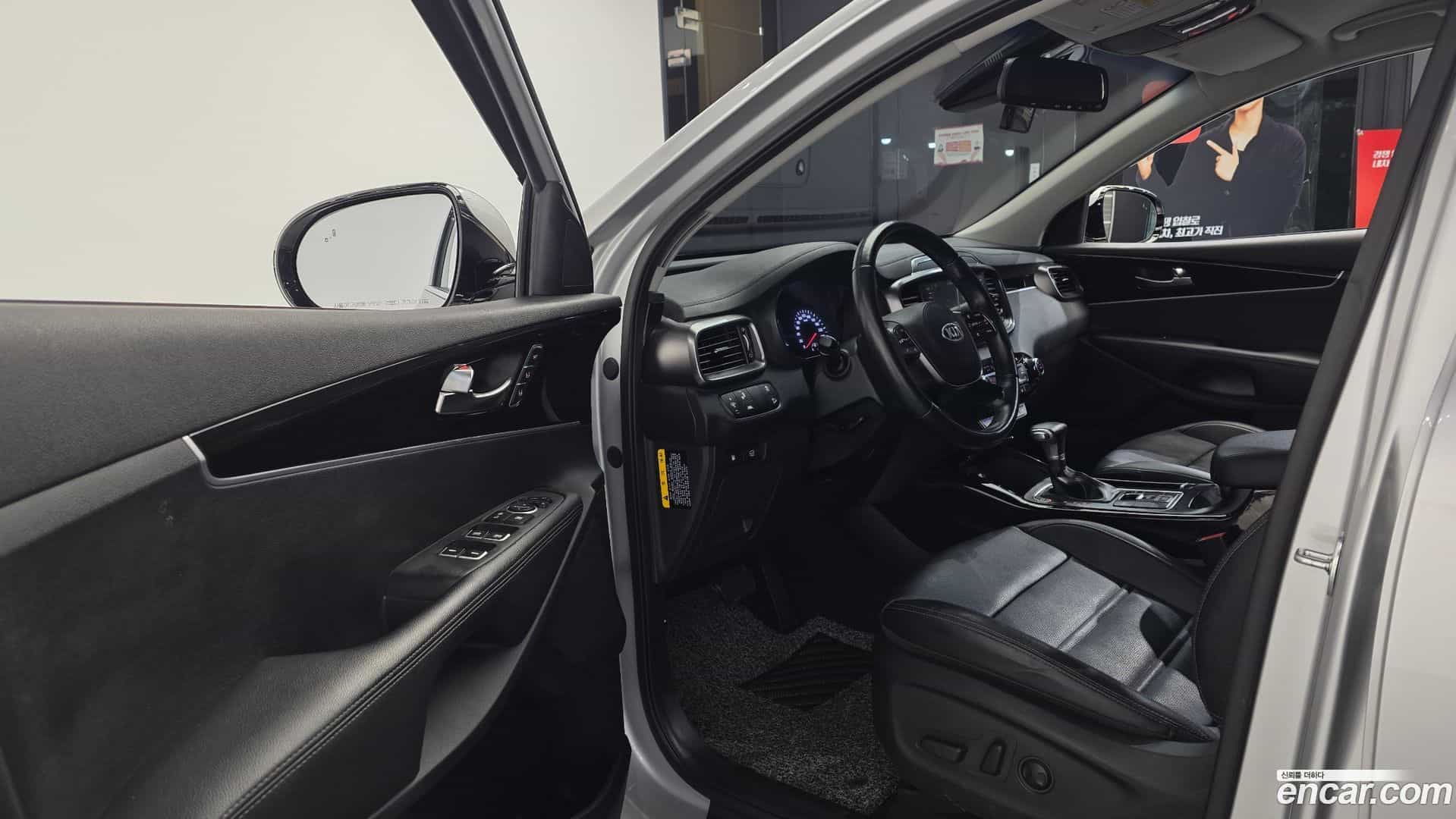 Sorento Kia 2019.2-INNER-010