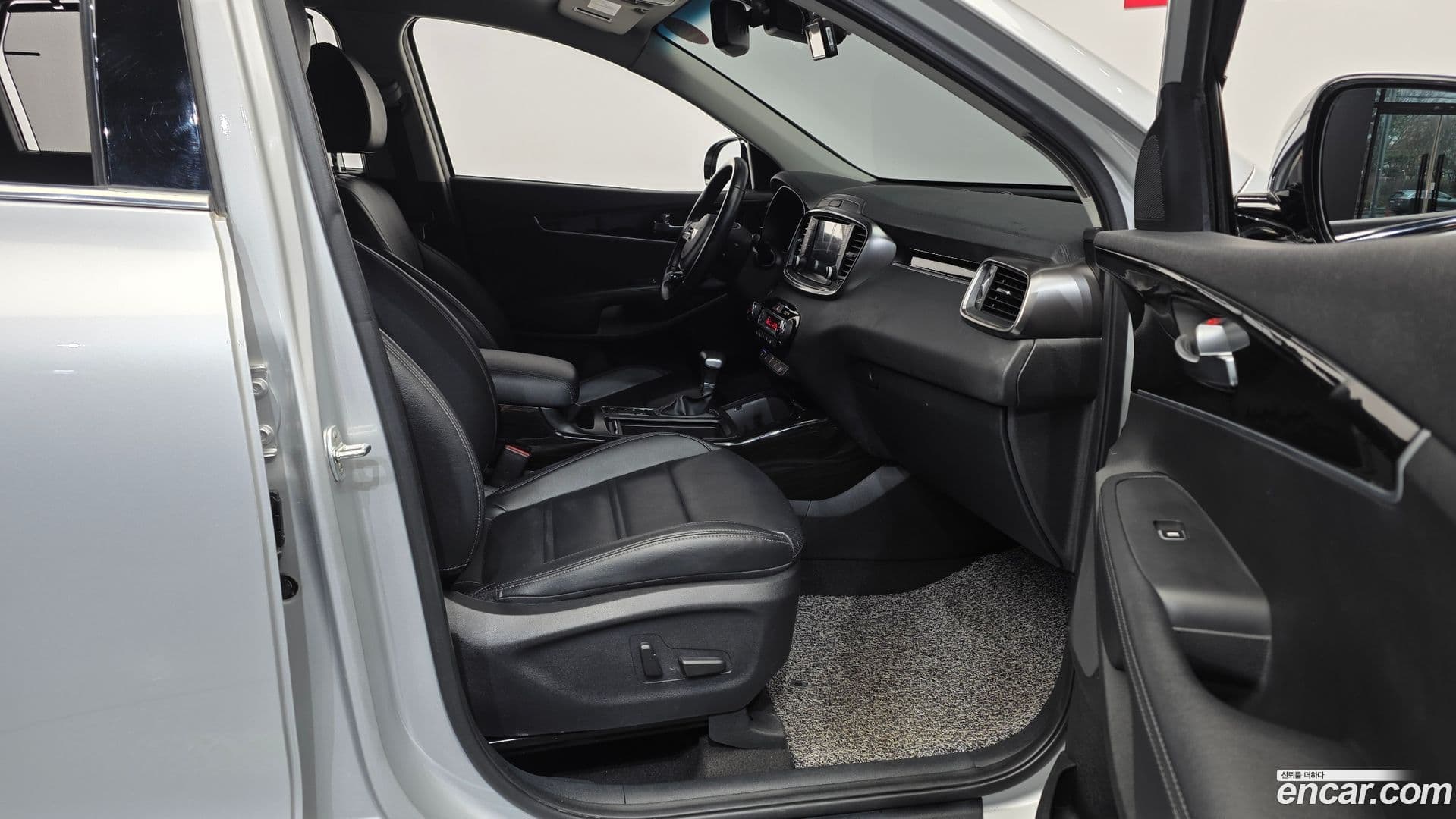 Main__Slider__Photo:Sorento Kia 2019.2-10