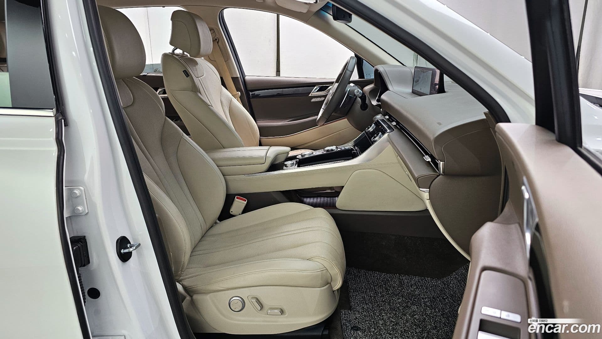 Main__Slider__Photo:GV80 Genesis 2023.8-10