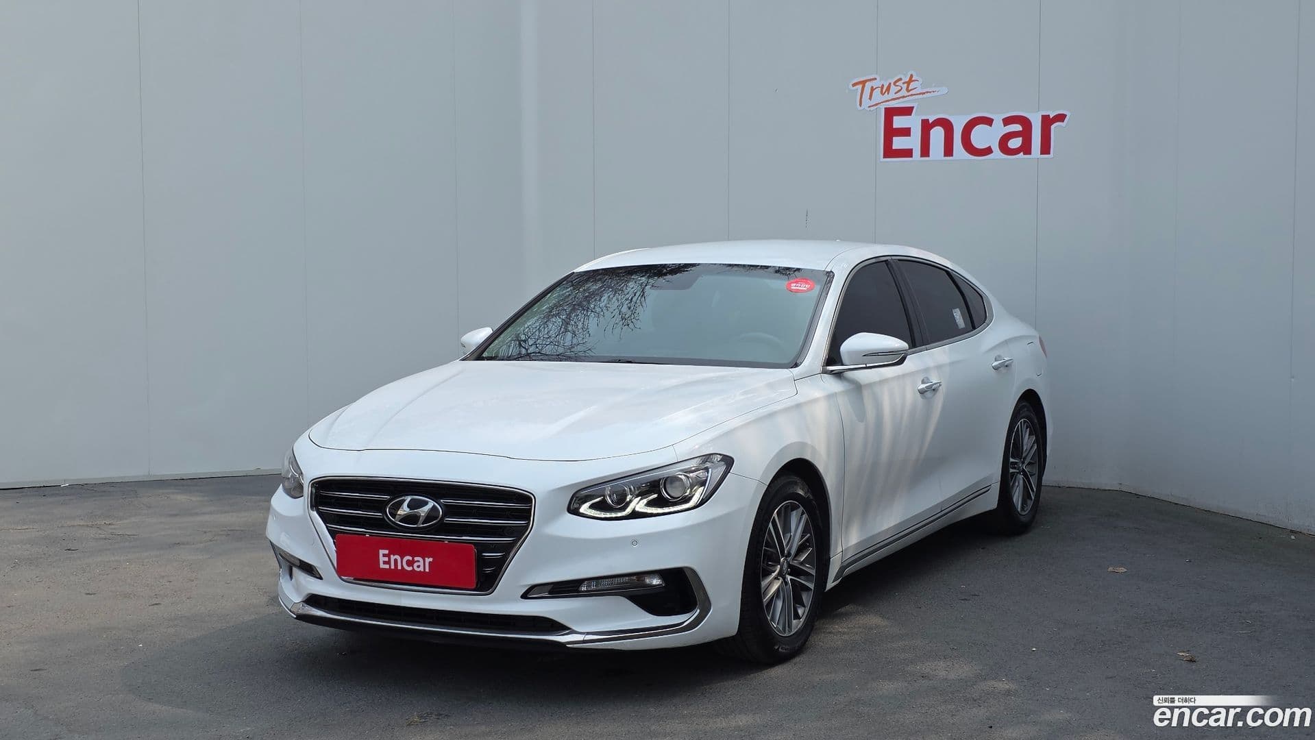 Main__Slider__Photo:Grandeur Hyundai 2017.1-0