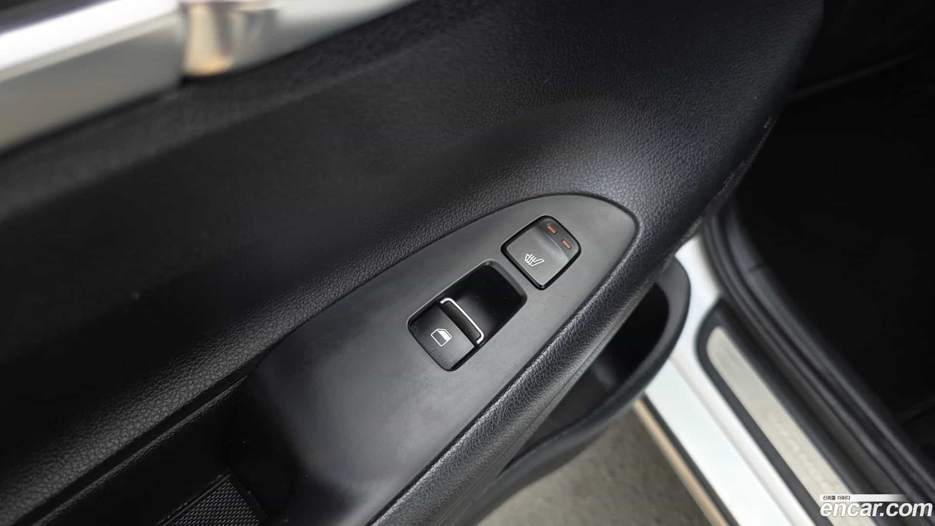 Grandeur Hyundai 2017.1-OPTION-023