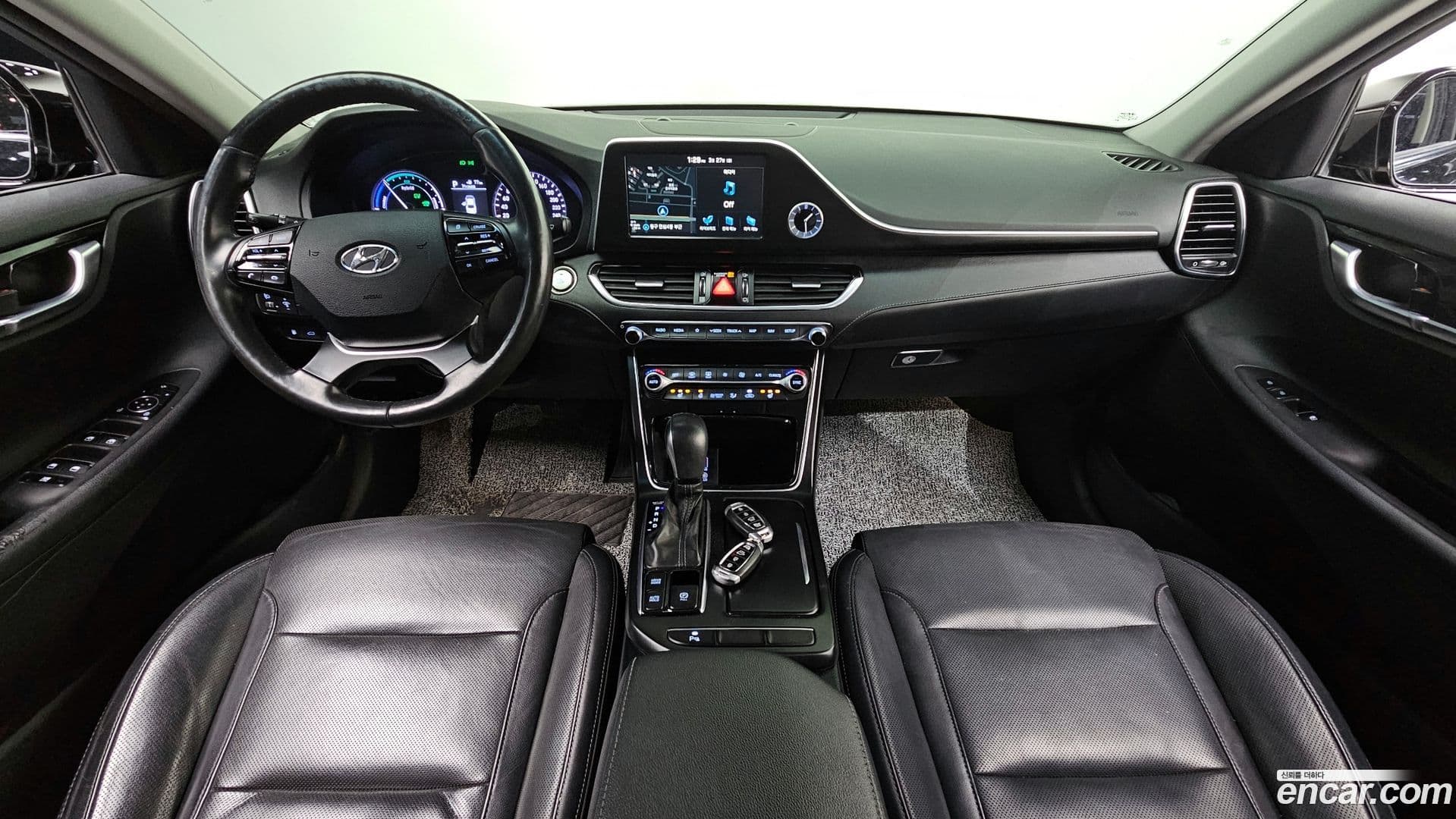 Main__Slider__Photo:Grandeur Hyundai 2017.6-6