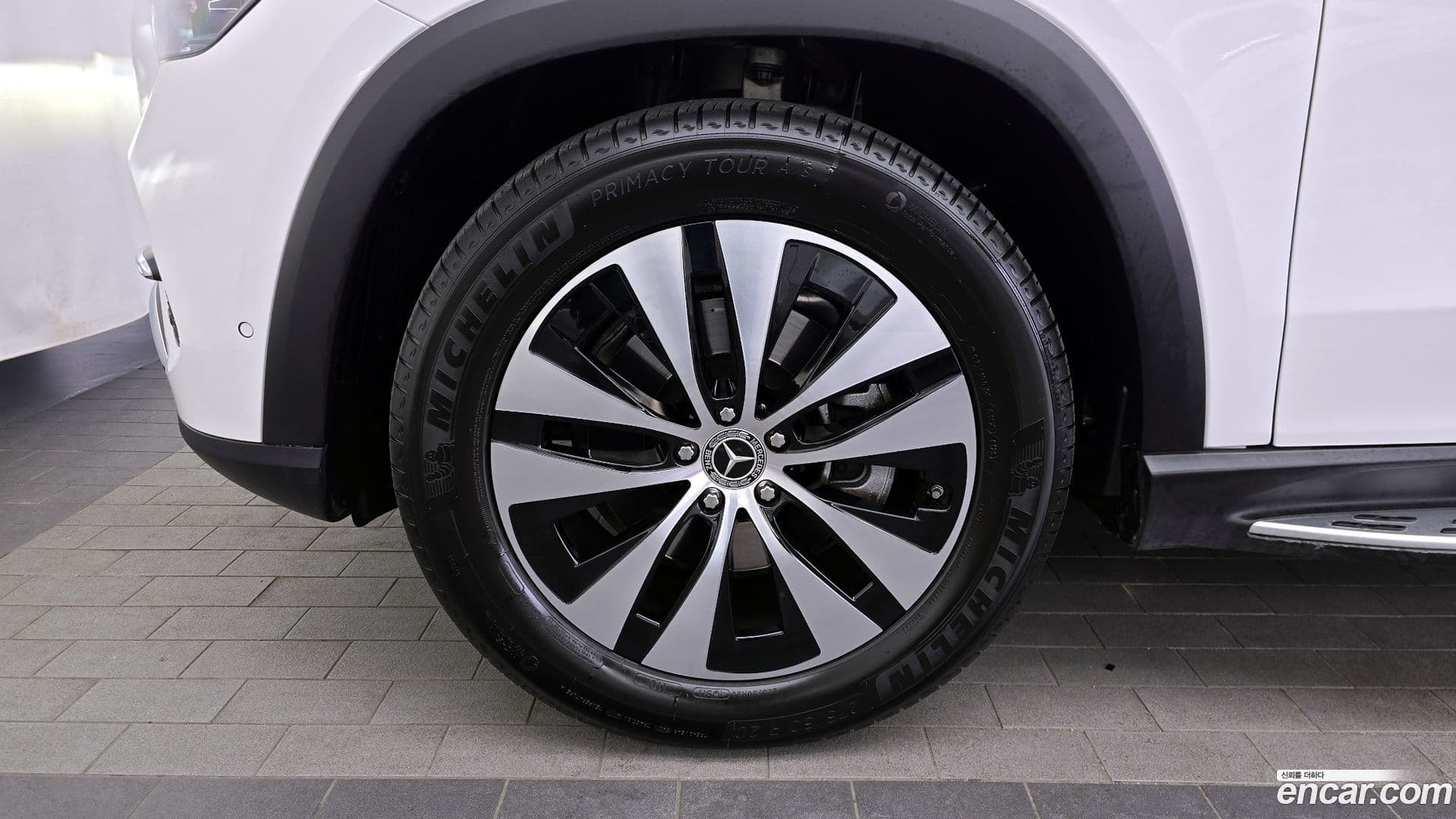 Main__Slider__Photo:GLE-Class Mercedes-Benz 2024.4-4