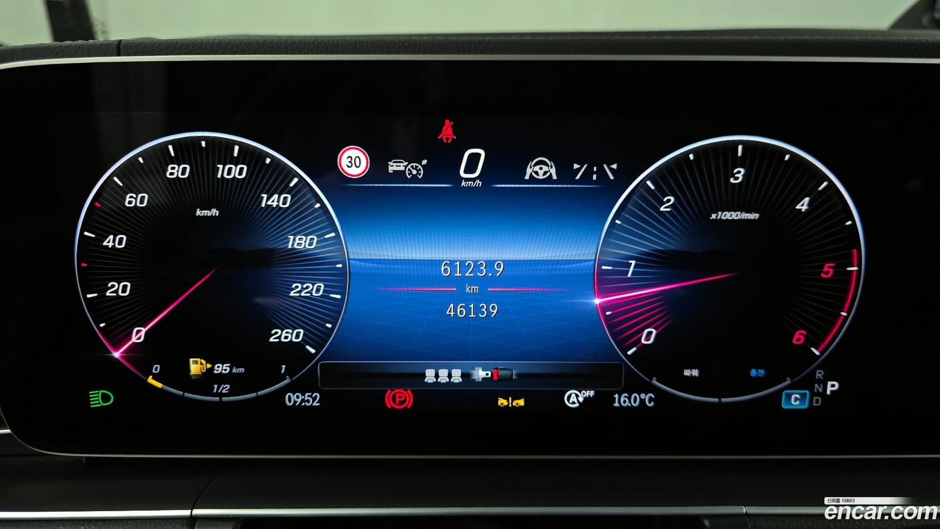 Main__Slider__Photo:GLE-Class Mercedes-Benz 2024.4-7