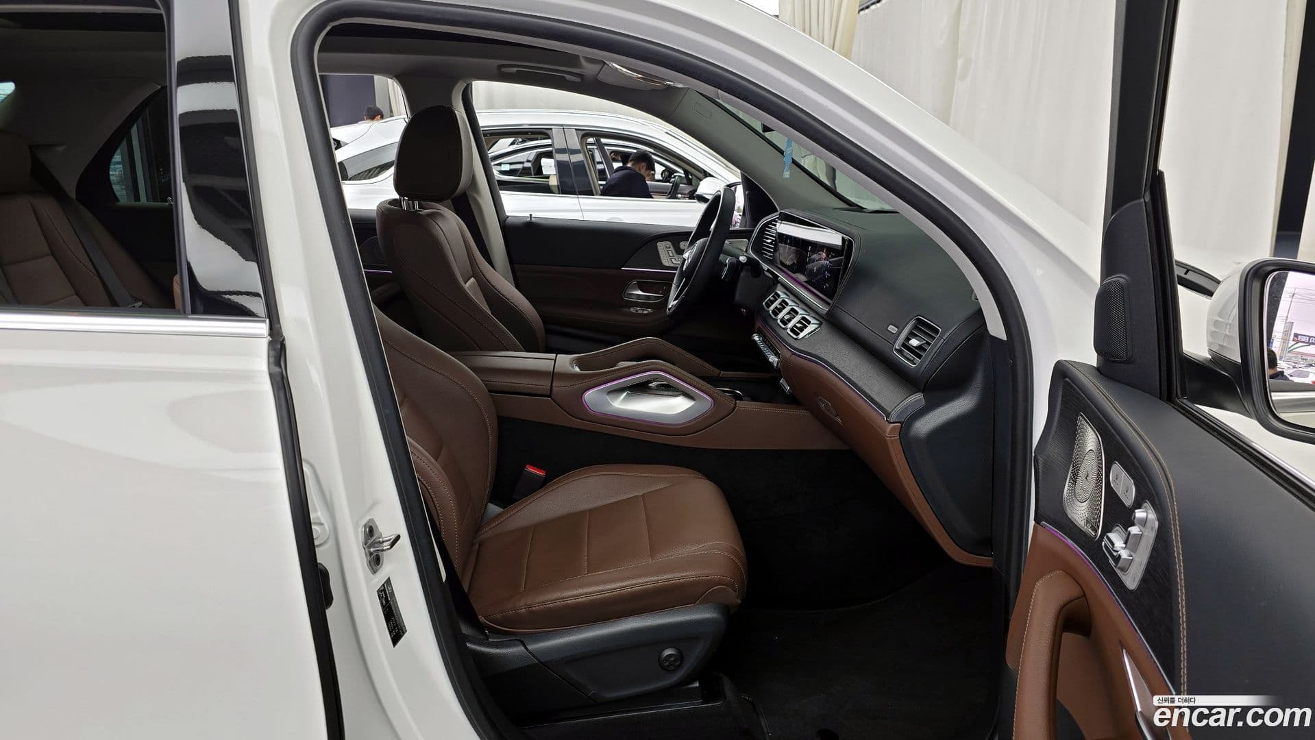 Main__Slider__Photo:GLE-Class Mercedes-Benz 2024.4-10