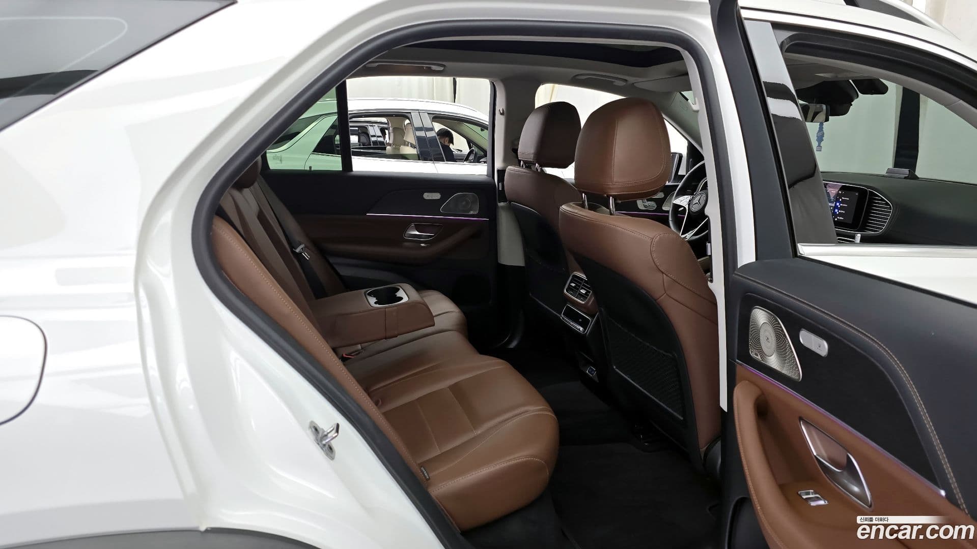 Main__Slider__Photo:GLE-Class Mercedes-Benz 2024.4-11