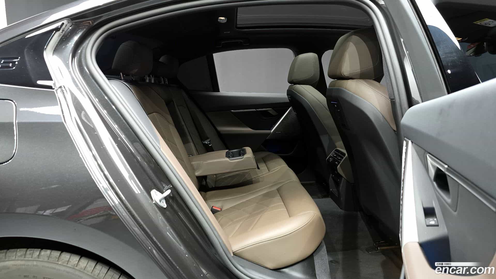 5-Series BMW 2025.4-OPTION-016