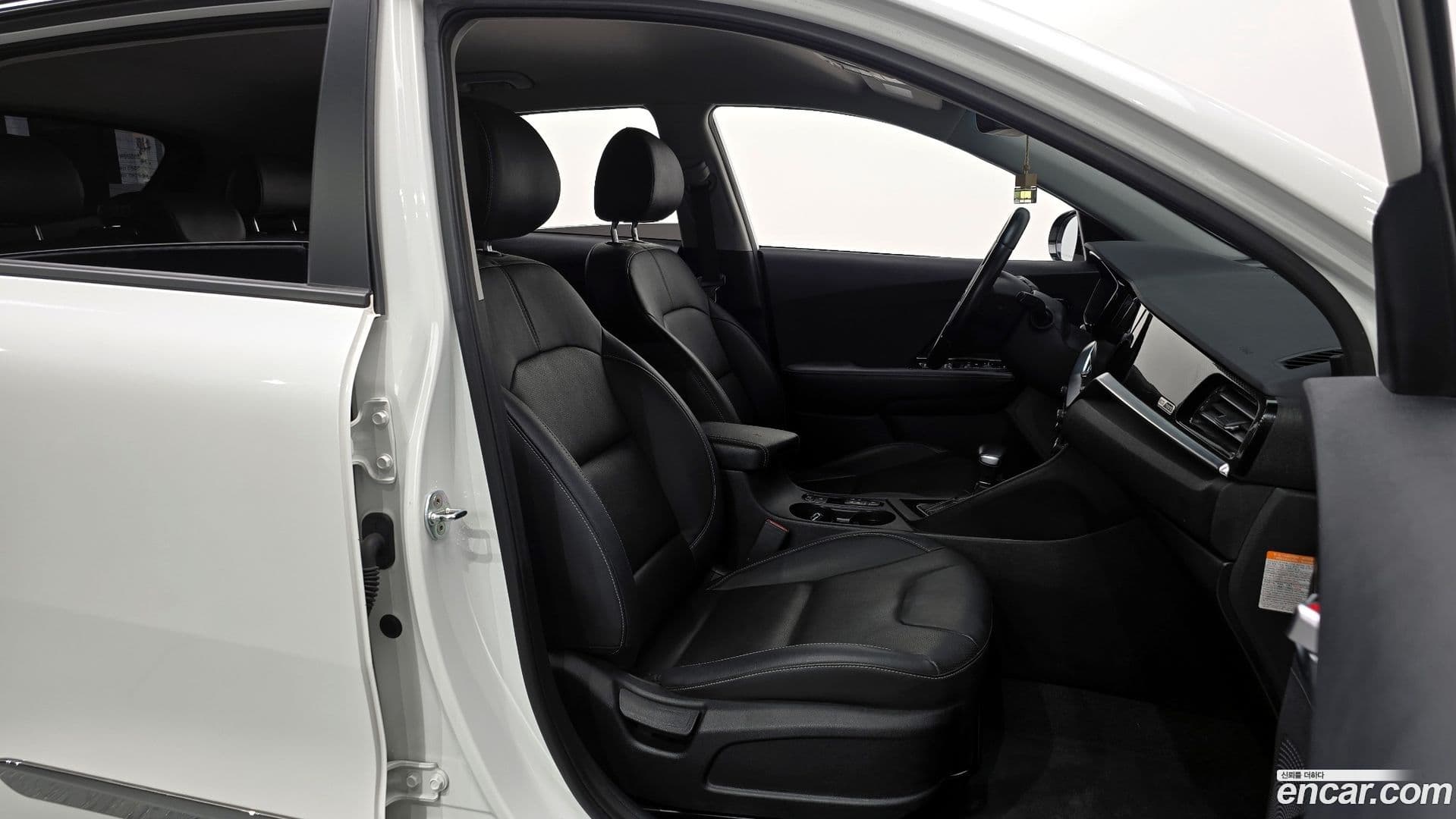 Main__Slider__Photo:Niro Kia 2020.2-9