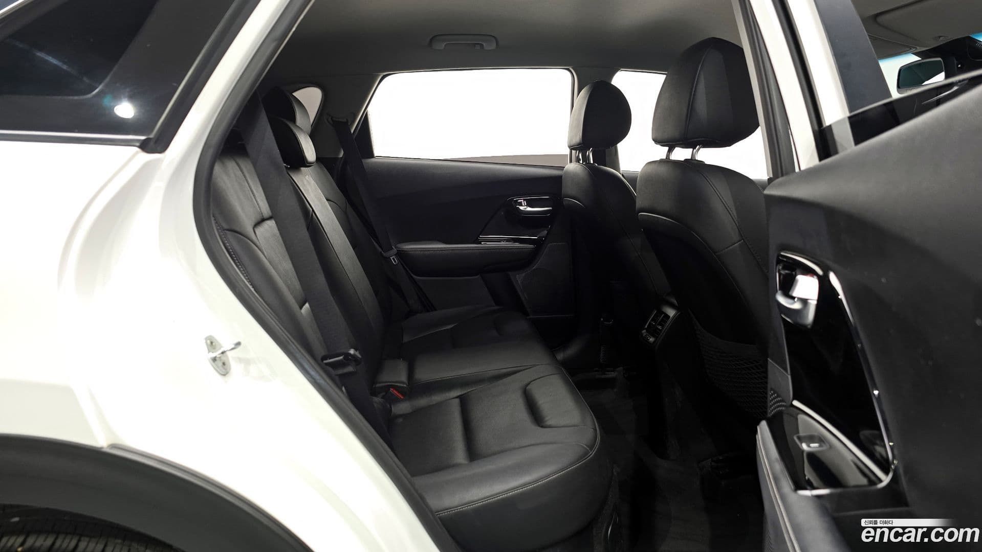 Main__Slider__Photo:Niro Kia 2020.2-11