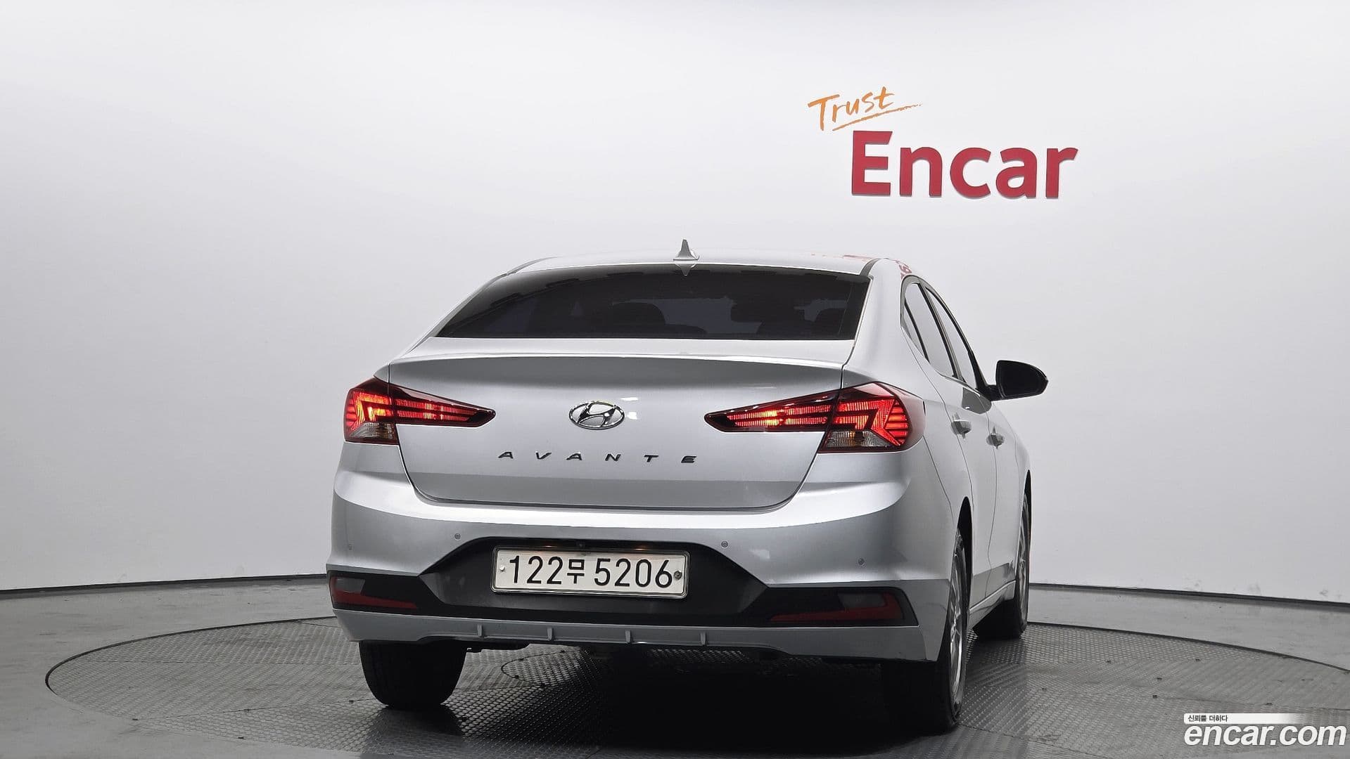 Main__Slider__Photo:AVANTE Hyundai 2019.0-3