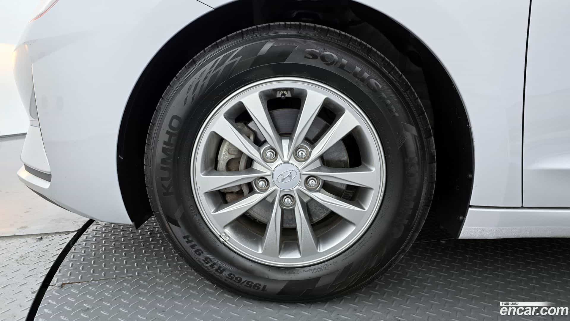 AVANTE Hyundai 2019.0-OUTER-005