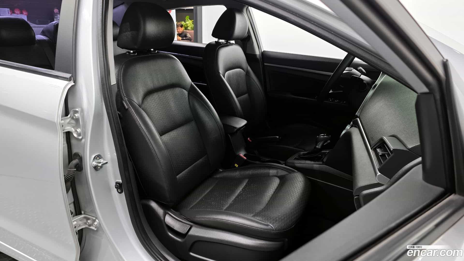 AVANTE Hyundai 2019.0-INNER-010