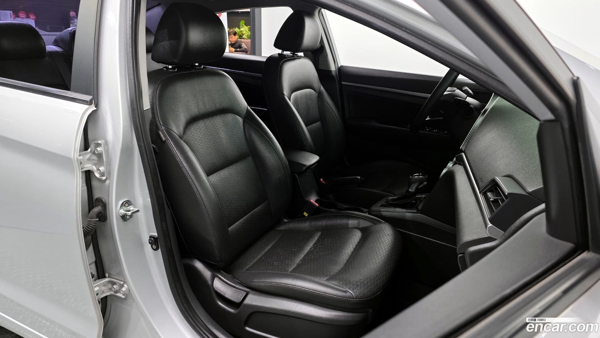 Main__Slider__Photo:AVANTE Hyundai 2019.0-9