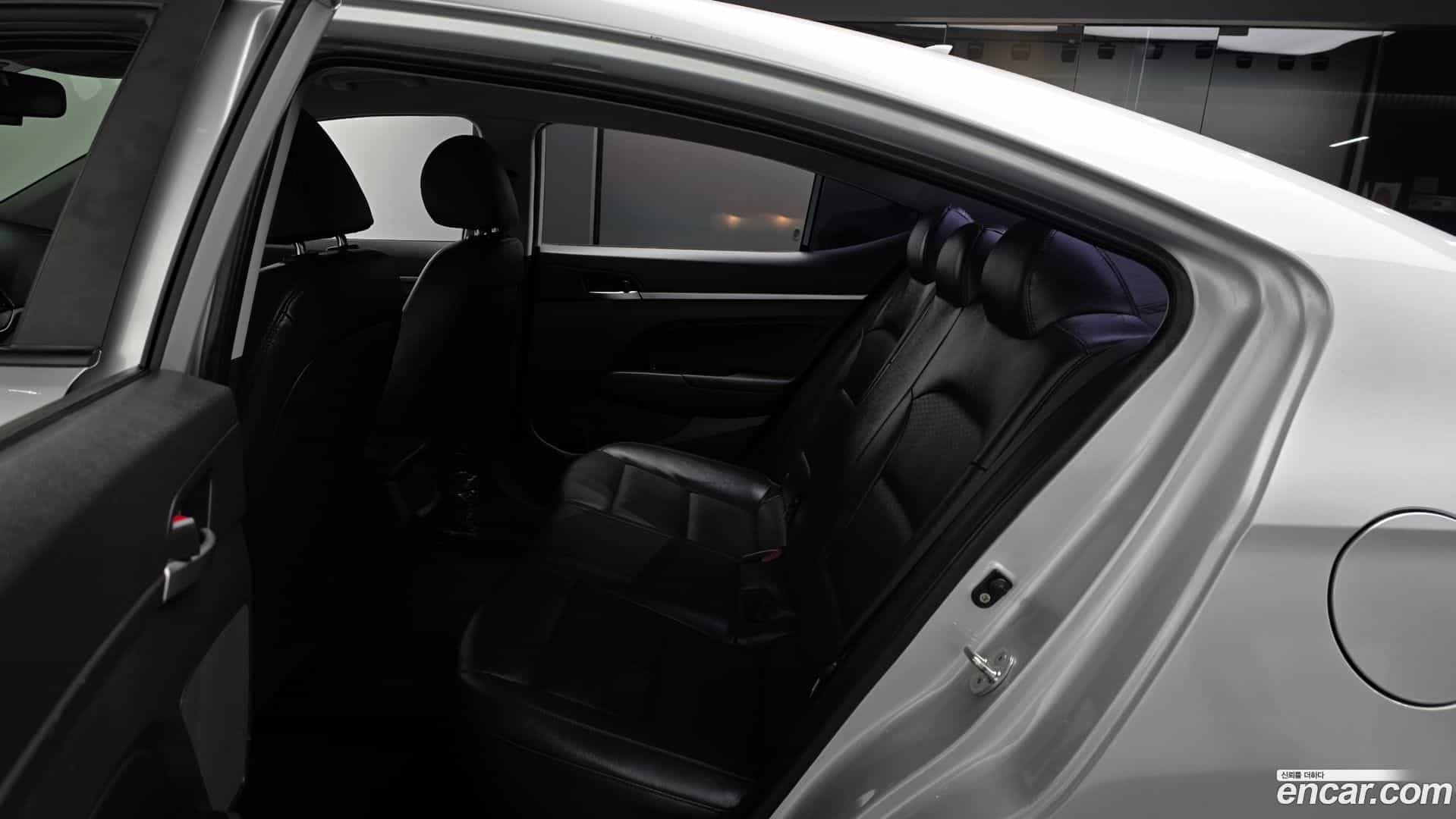 AVANTE Hyundai 2019.0-OPTION-016