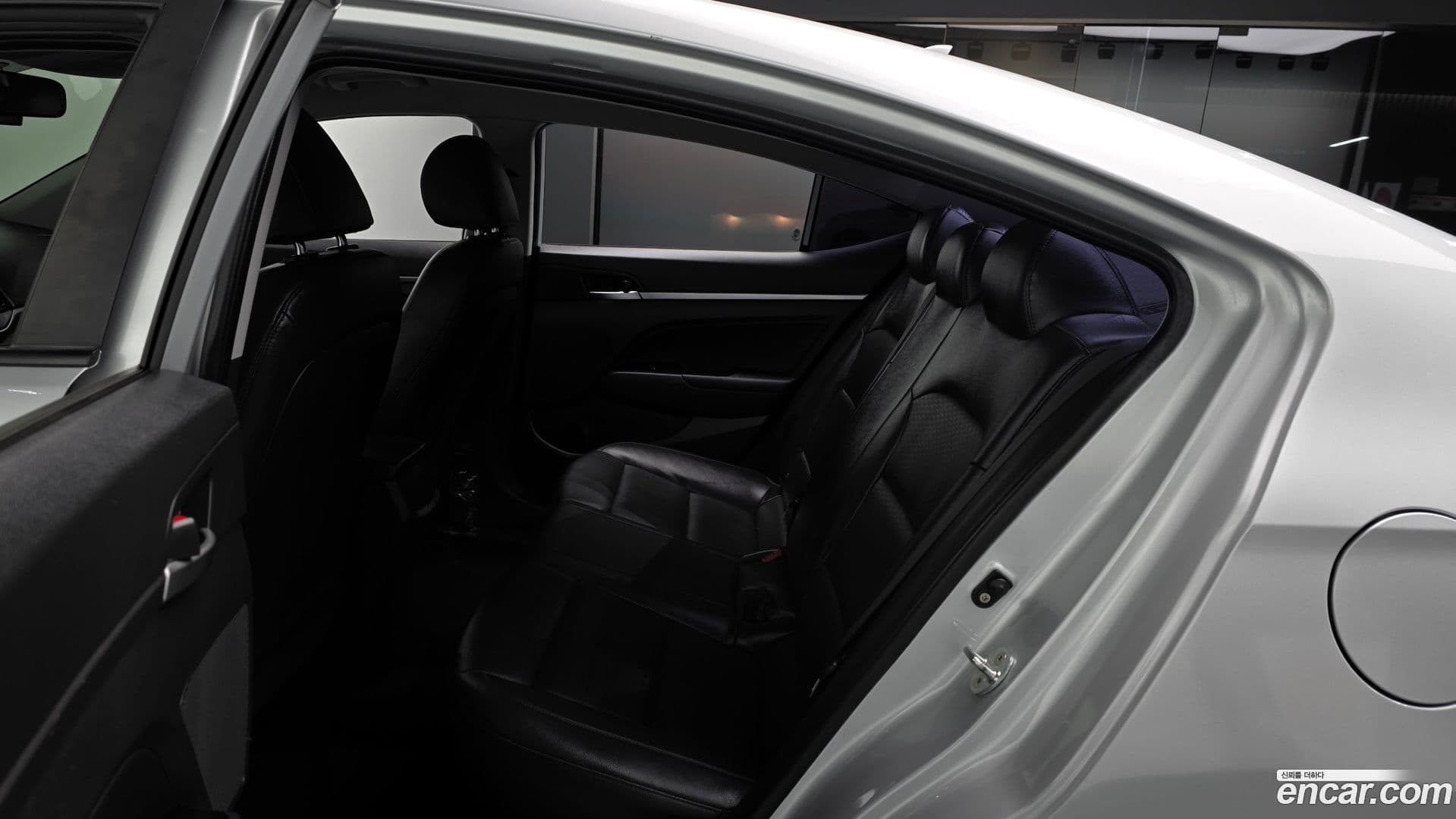 Main__Slider__Photo:AVANTE Hyundai 2019.0-11